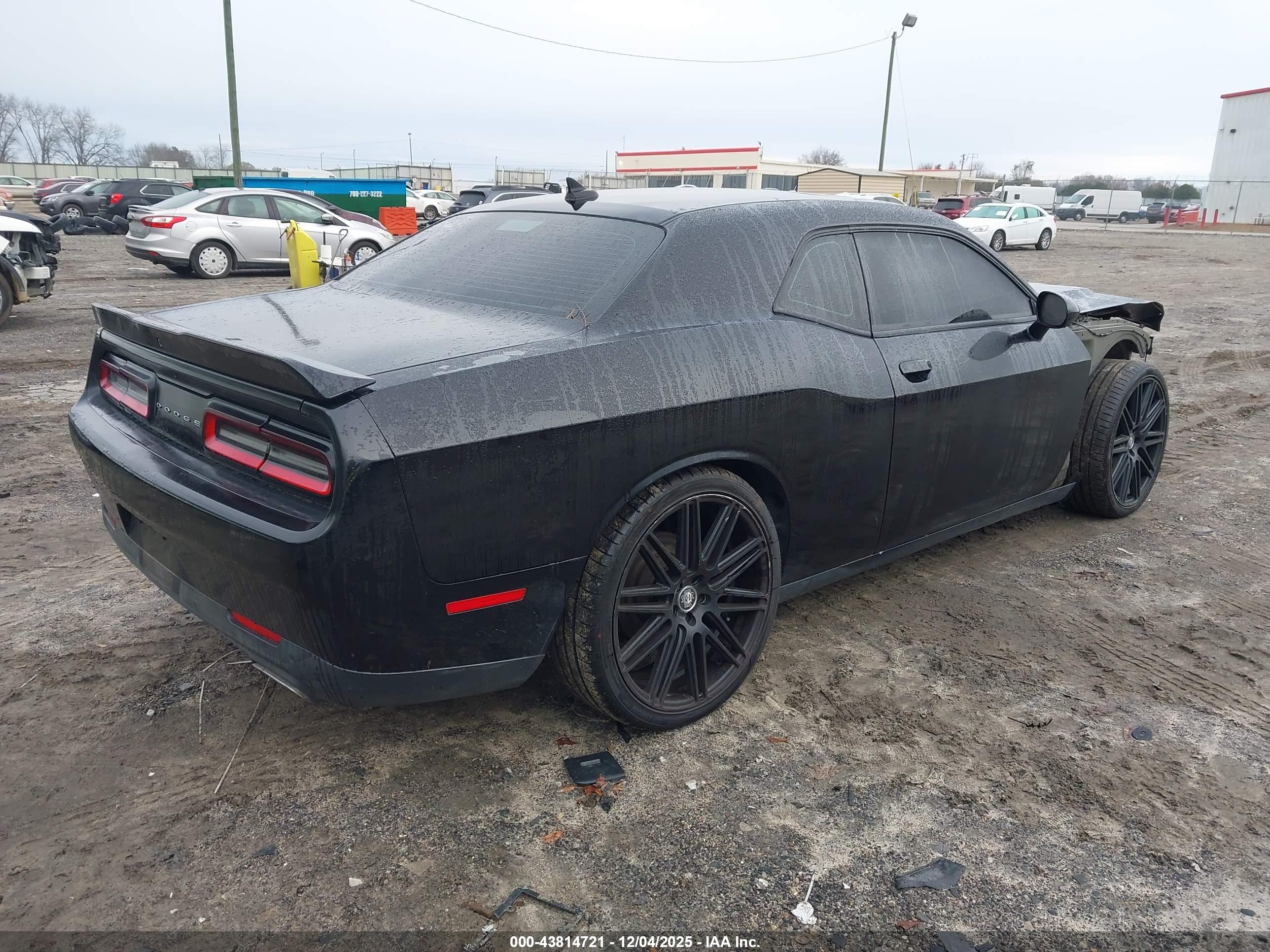 DODGE CHALLENGER image 4