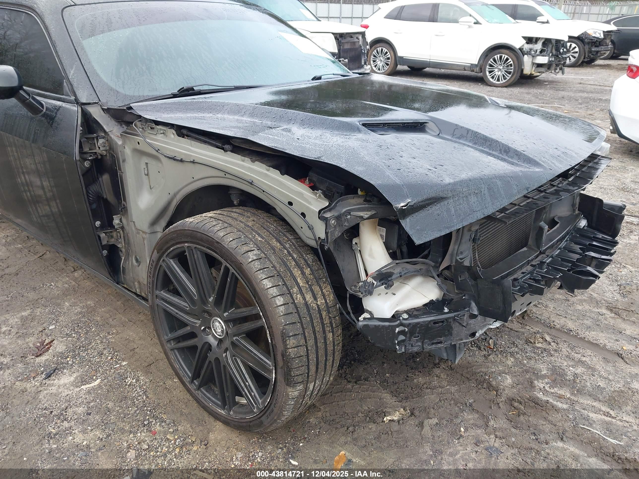 DODGE CHALLENGER image 6