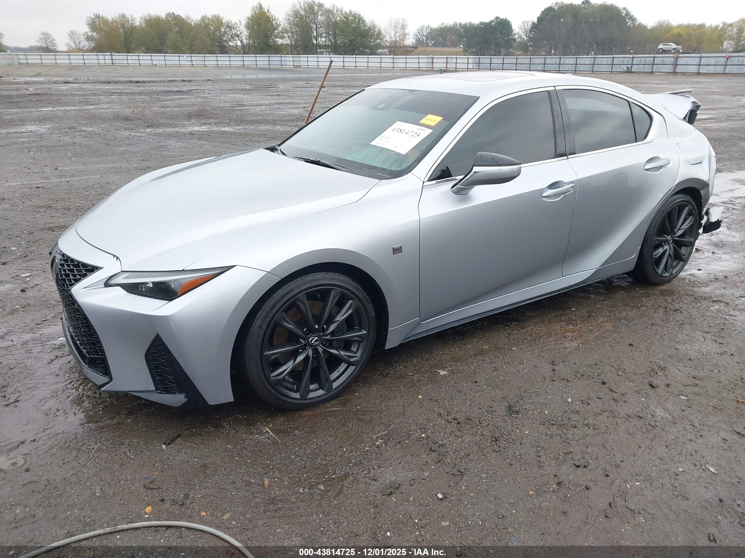 LEXUS IS image 2