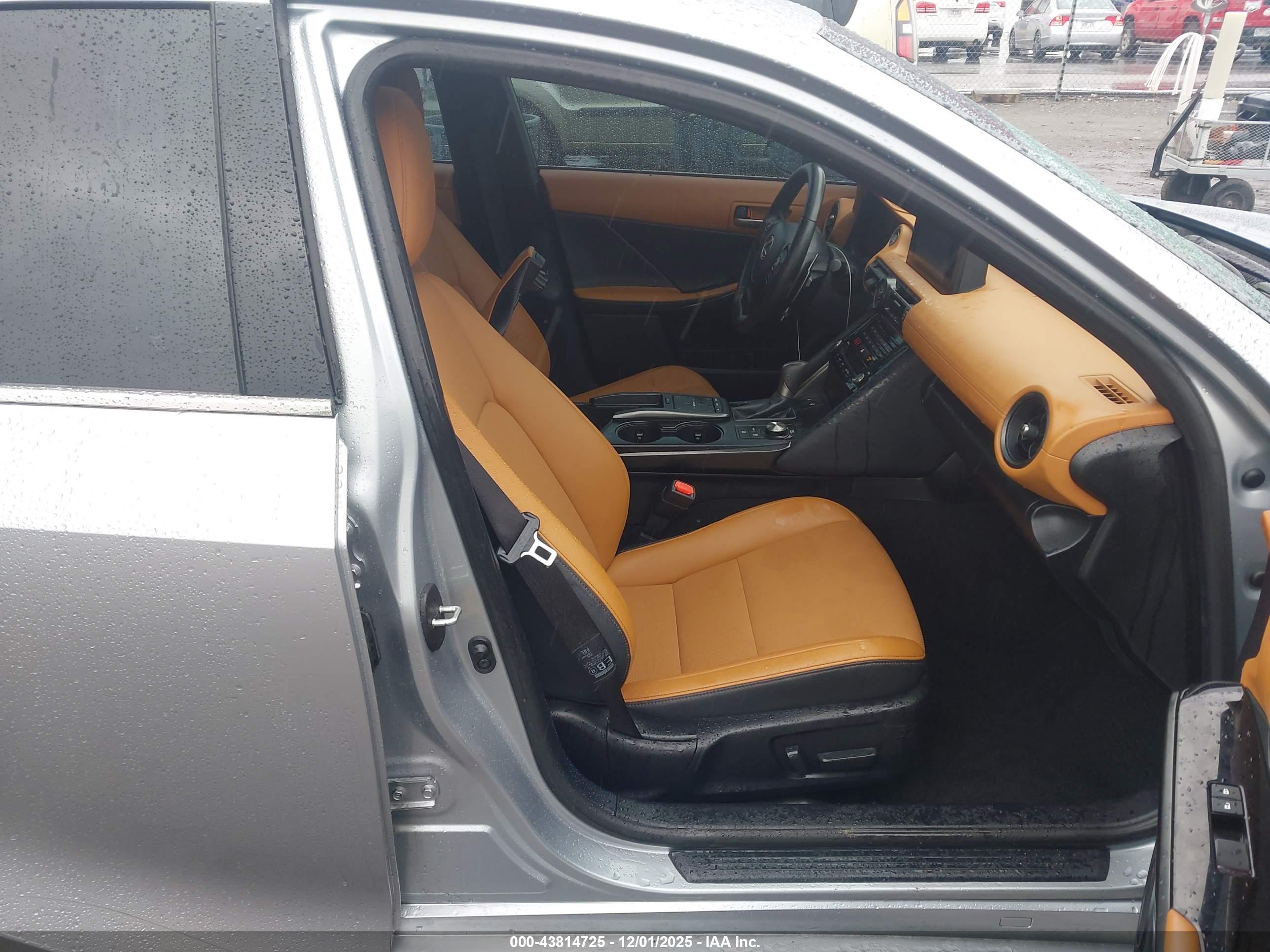 LEXUS IS image 5