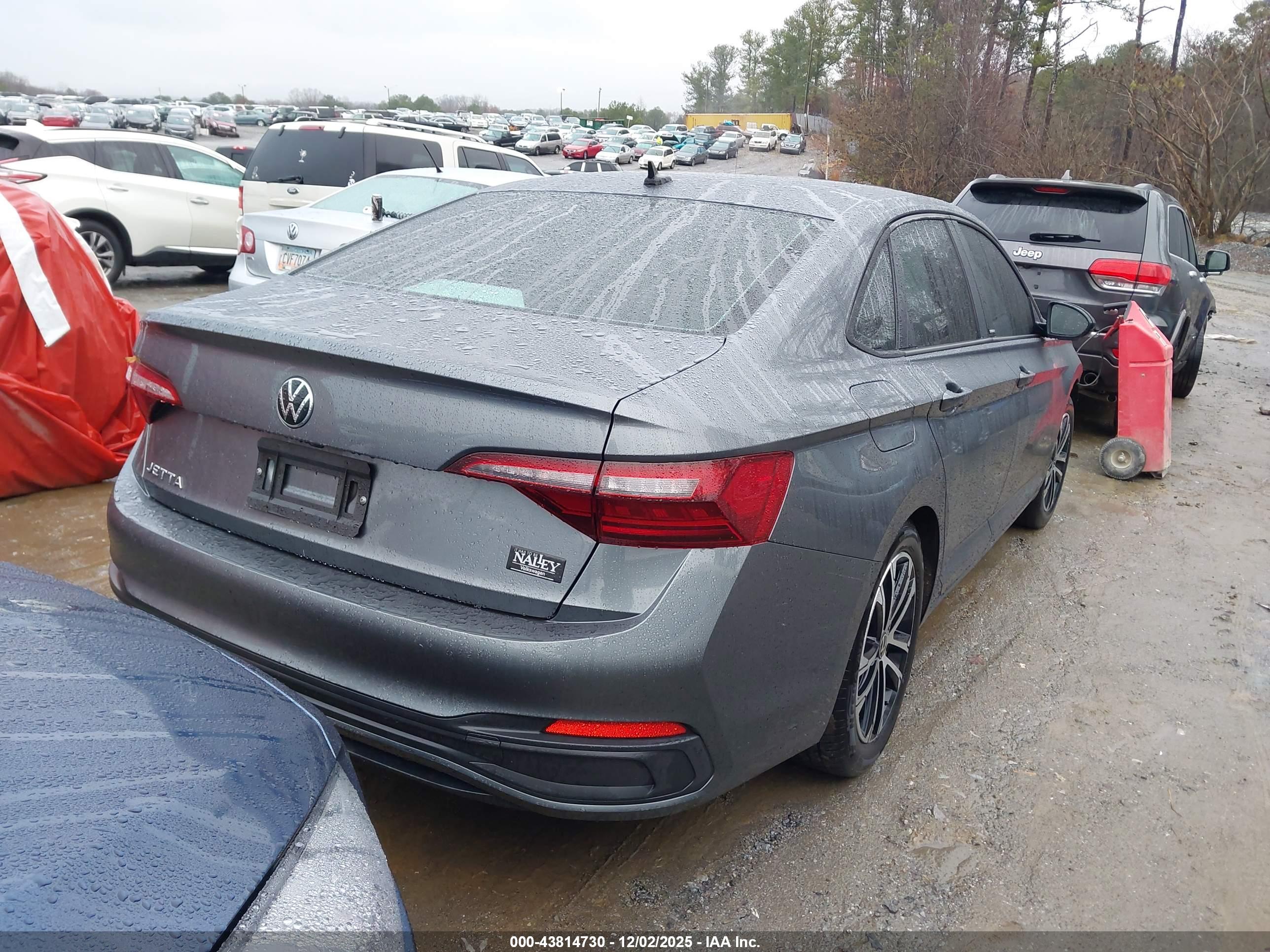 VOLKSWAGEN JETTA image 4