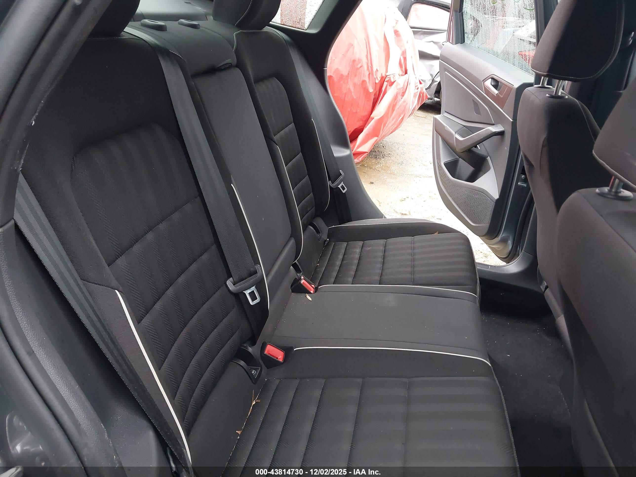 VOLKSWAGEN JETTA image 8