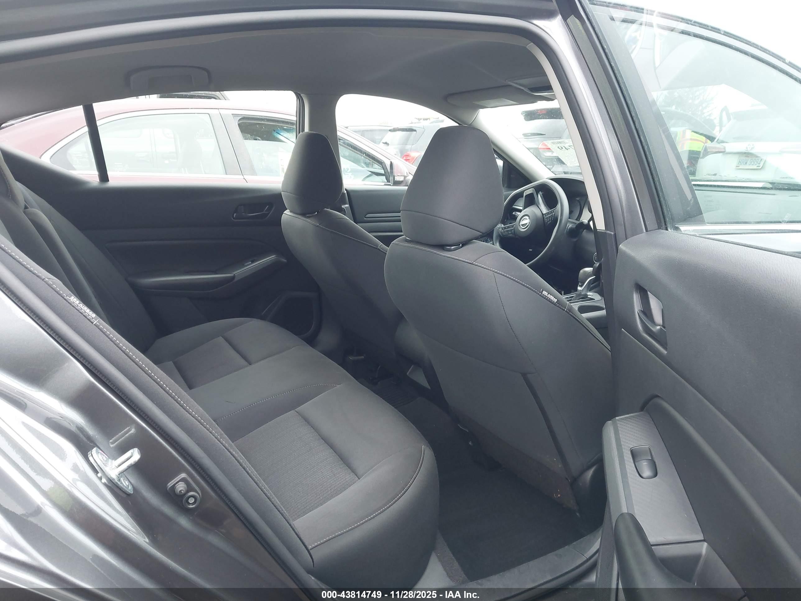 NISSAN ALTIMA image 8