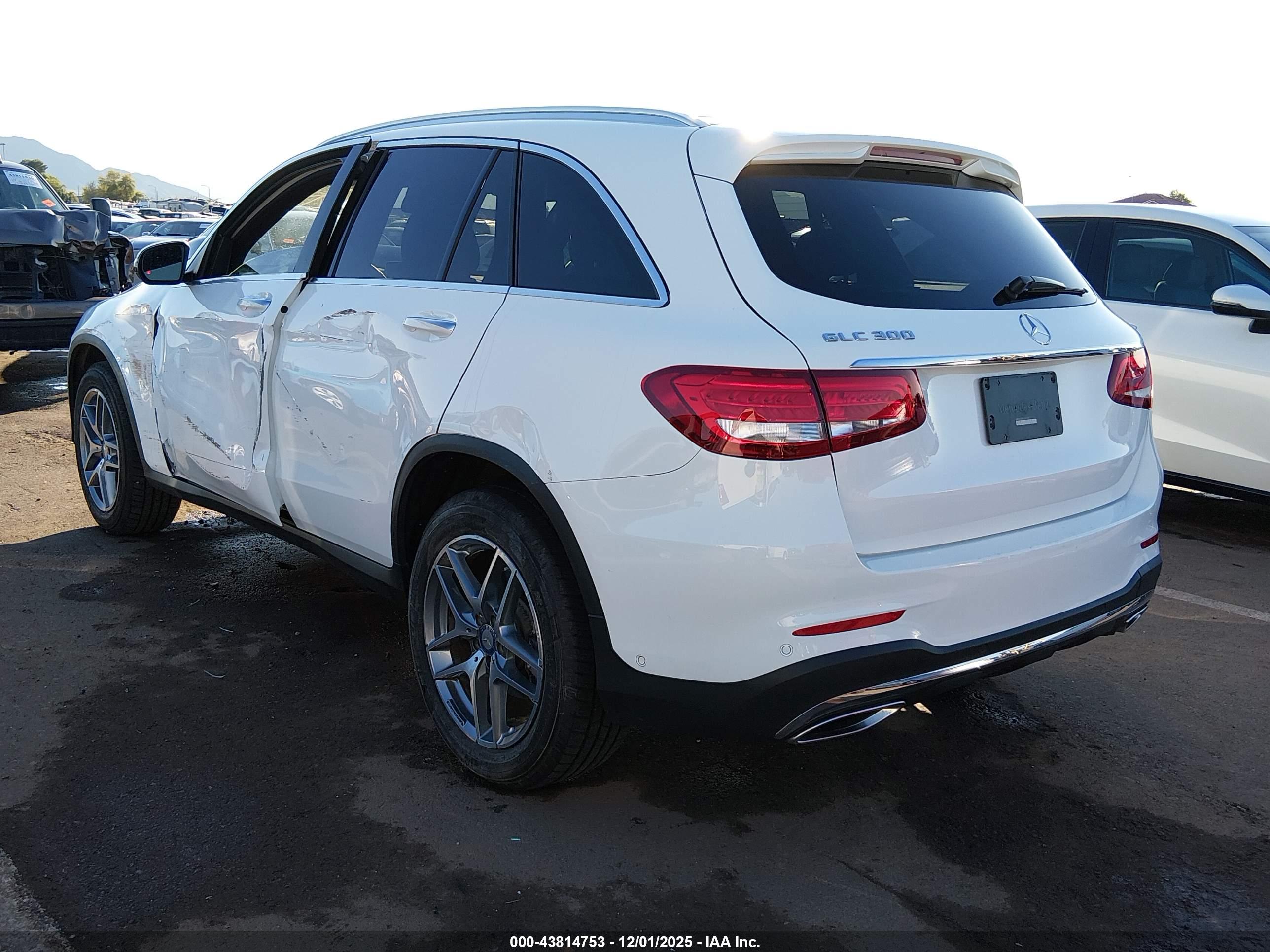 MERCEDES-BENZ GLC image 3