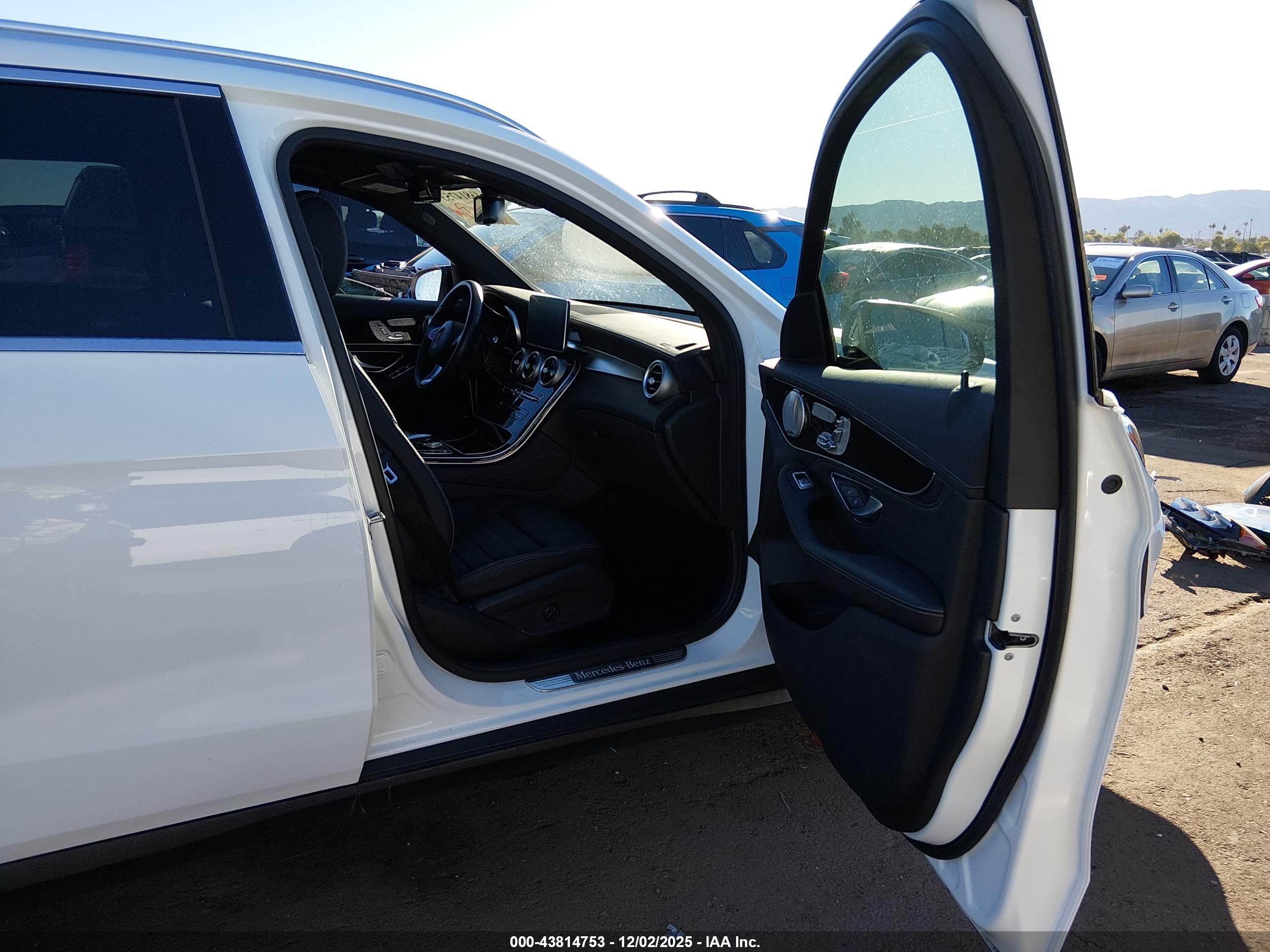 MERCEDES-BENZ GLC image 5