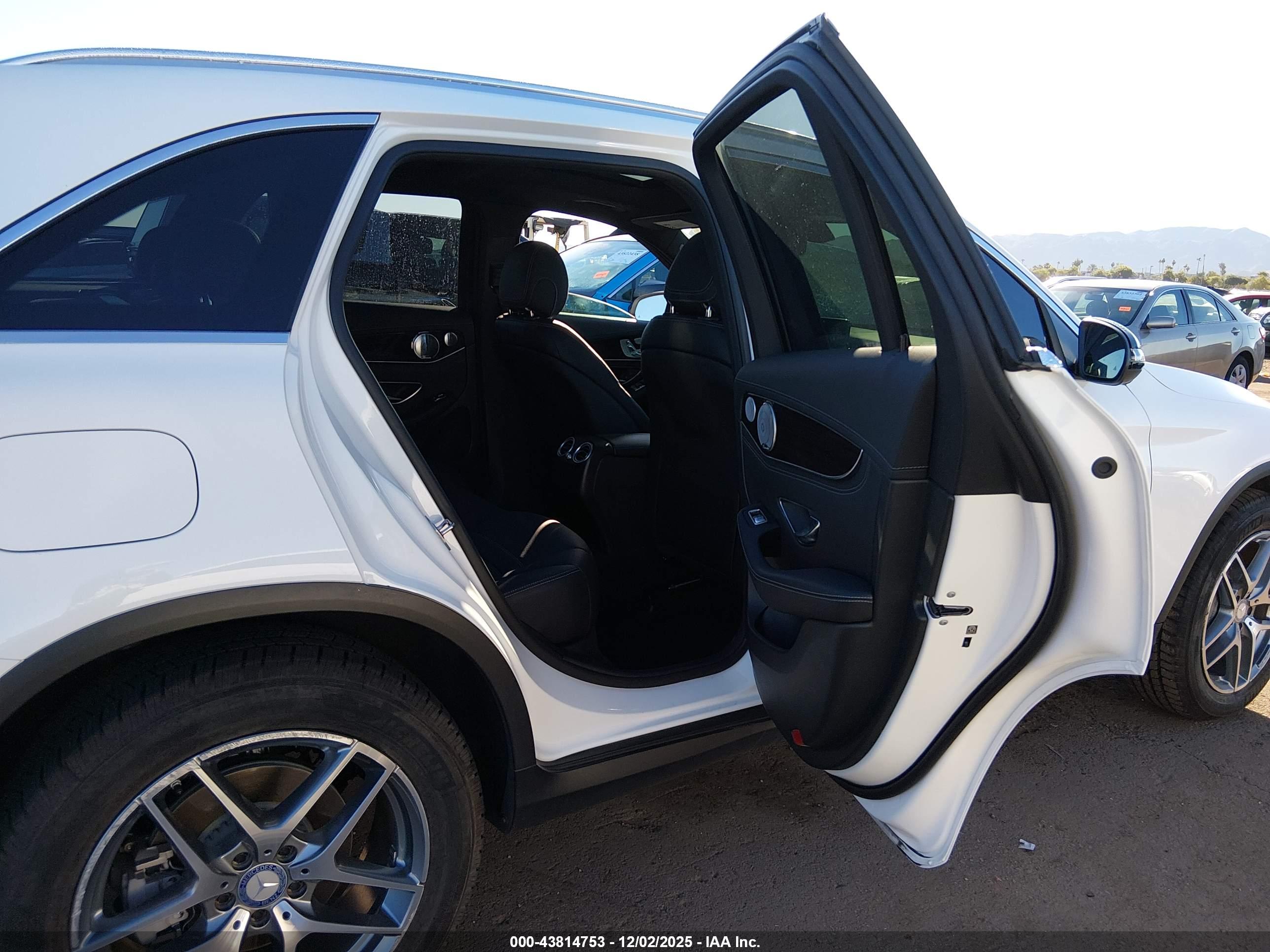 MERCEDES-BENZ GLC image 8
