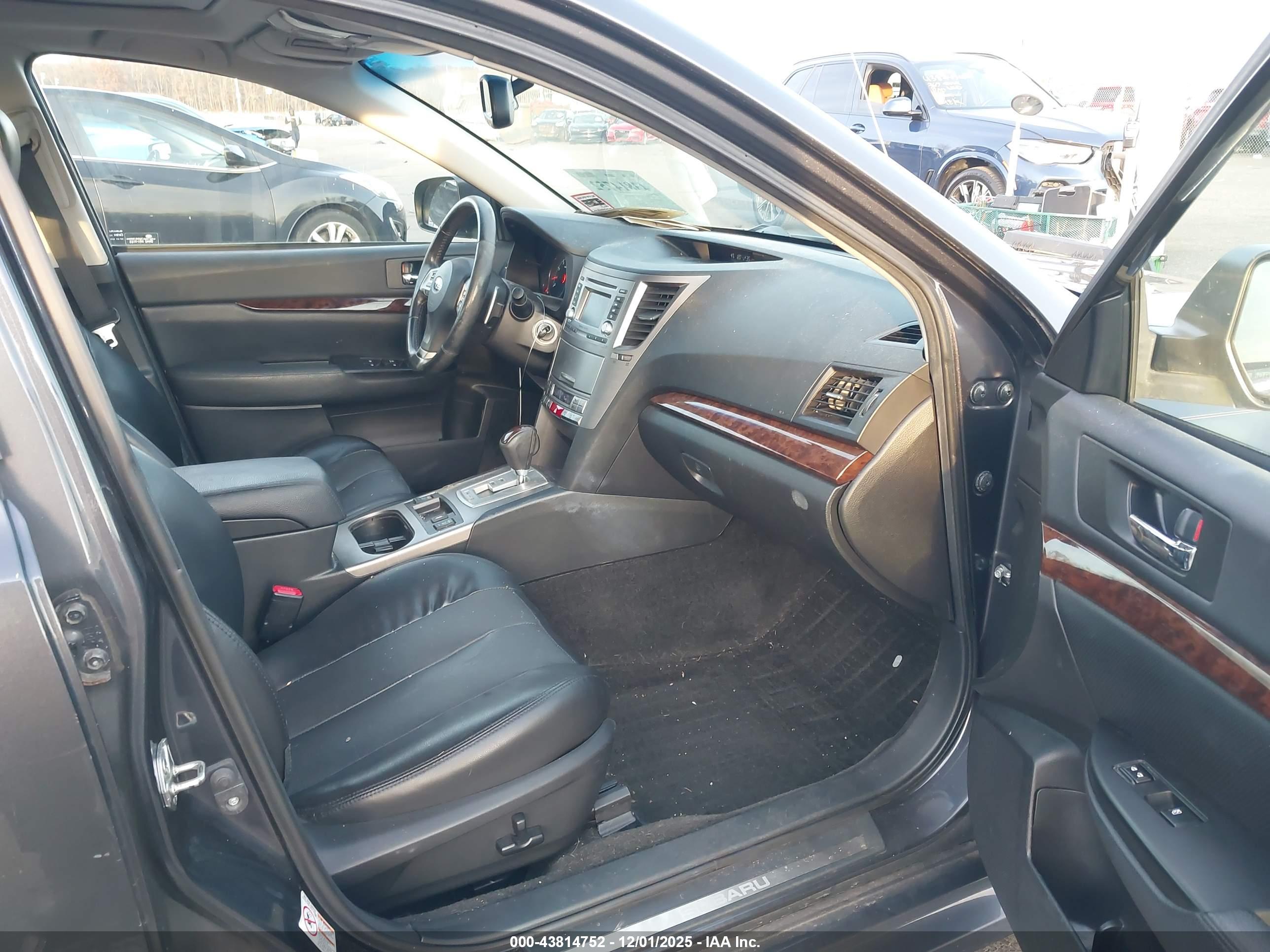 SUBARU LEGACY image 5