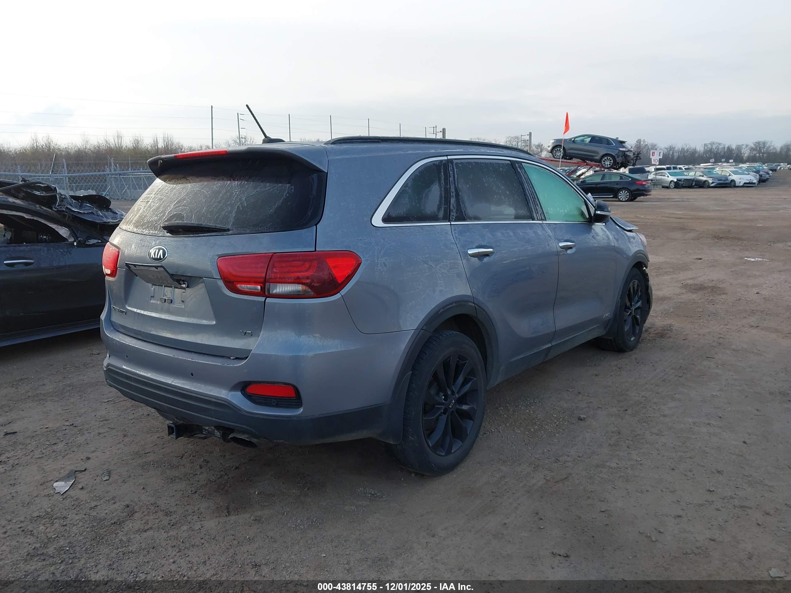 KIA SORENTO image 4