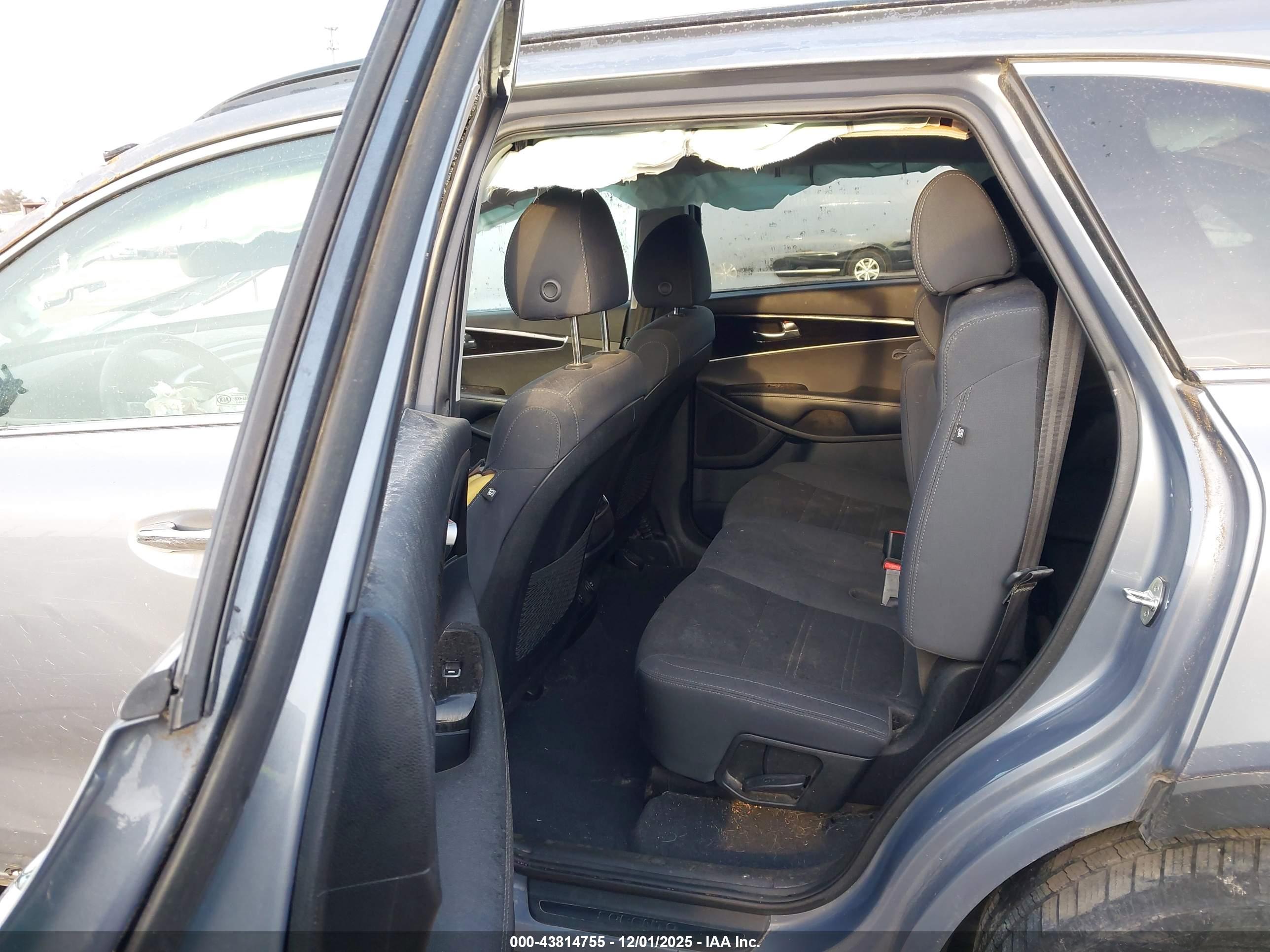KIA SORENTO image 8