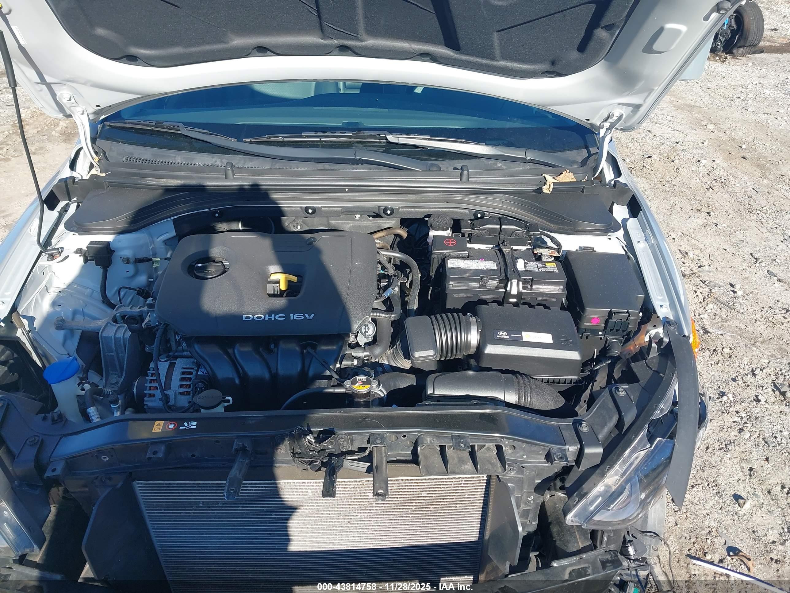 HYUNDAI ELANTRA image 10
