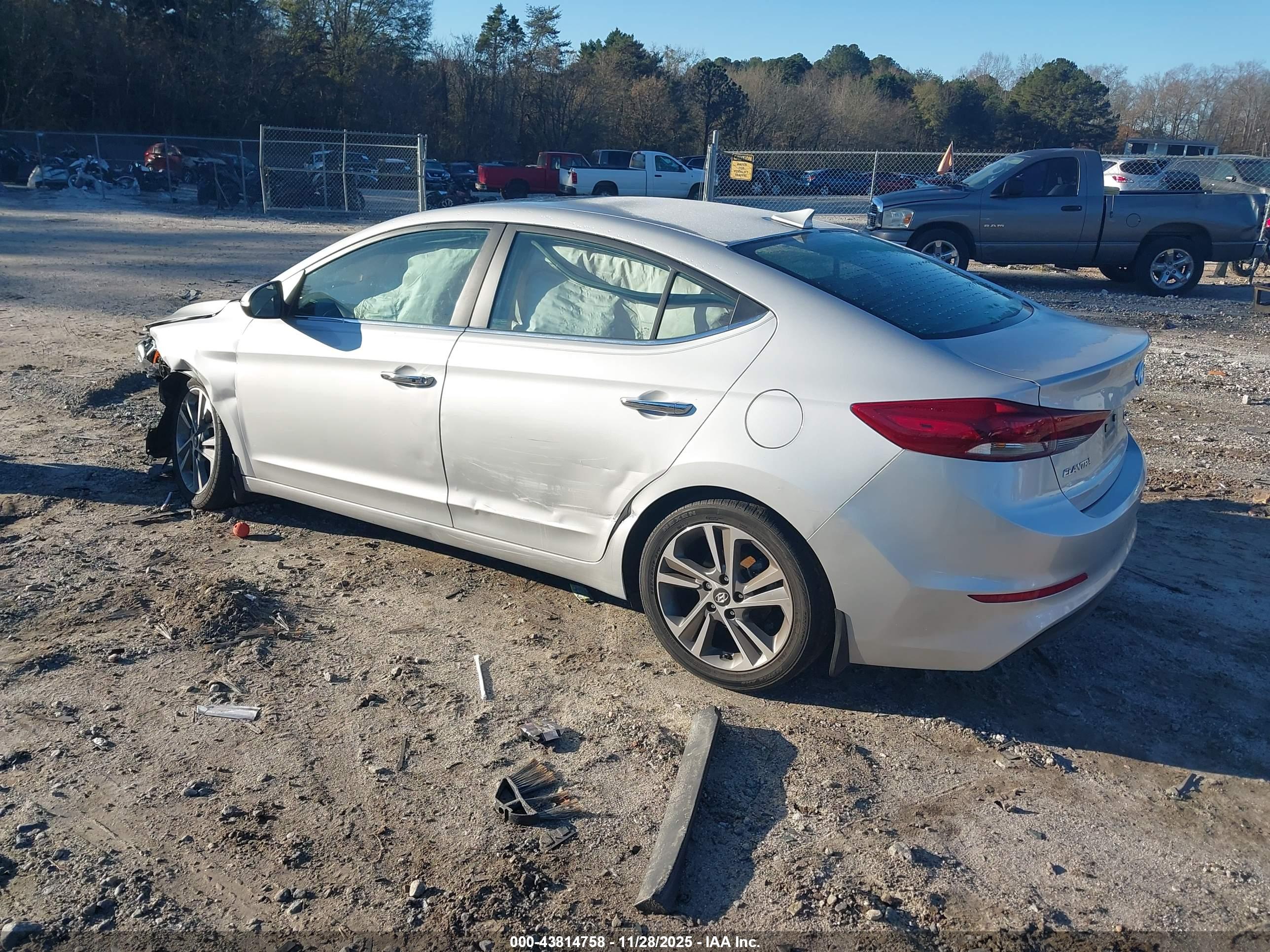 HYUNDAI ELANTRA image 3