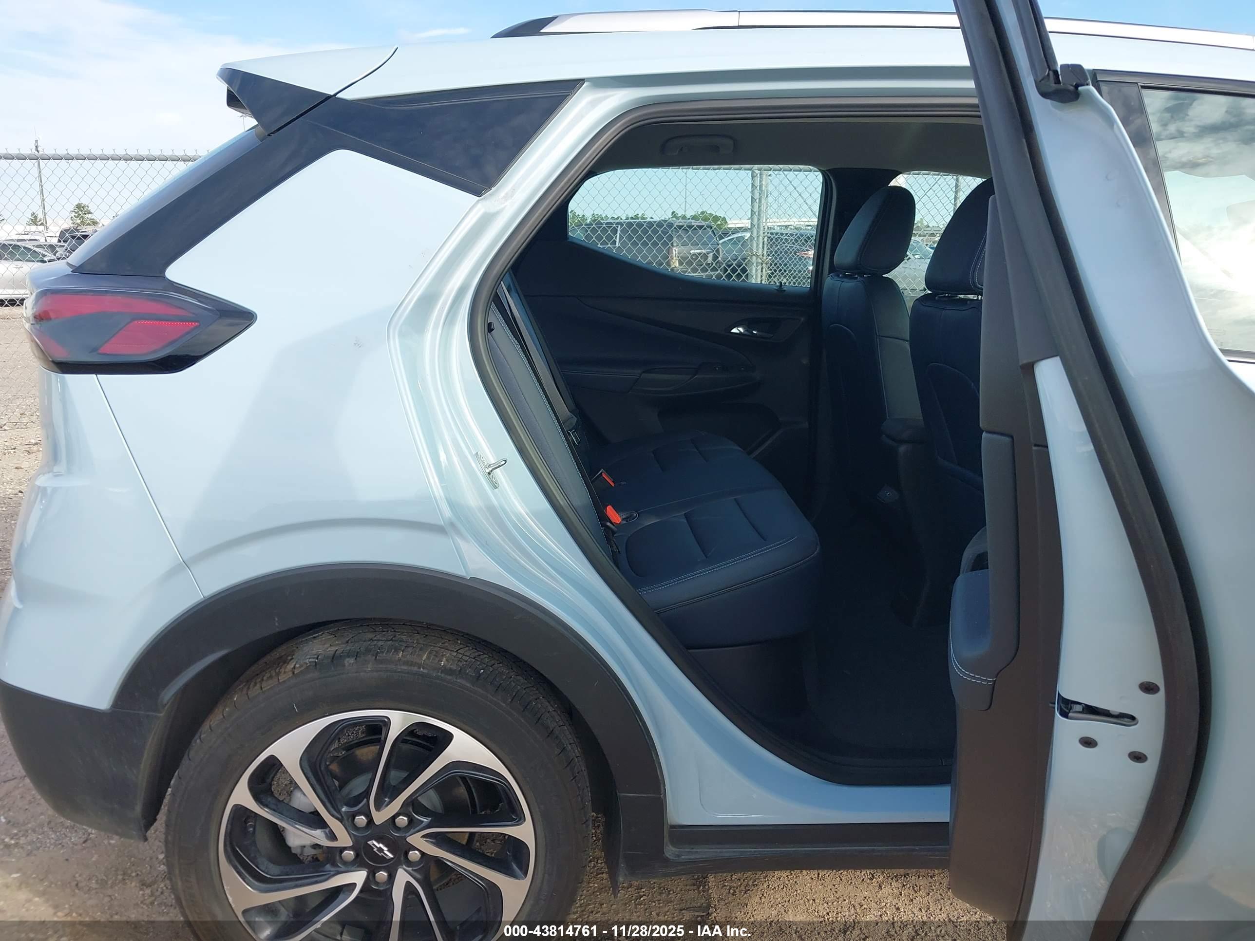 CHEVROLET BOLT image 8