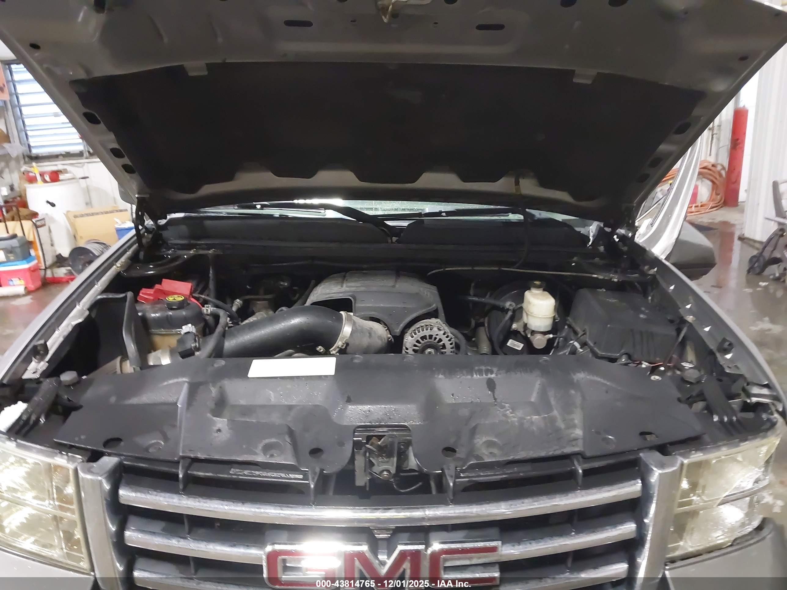 GMC SIERRA image 10