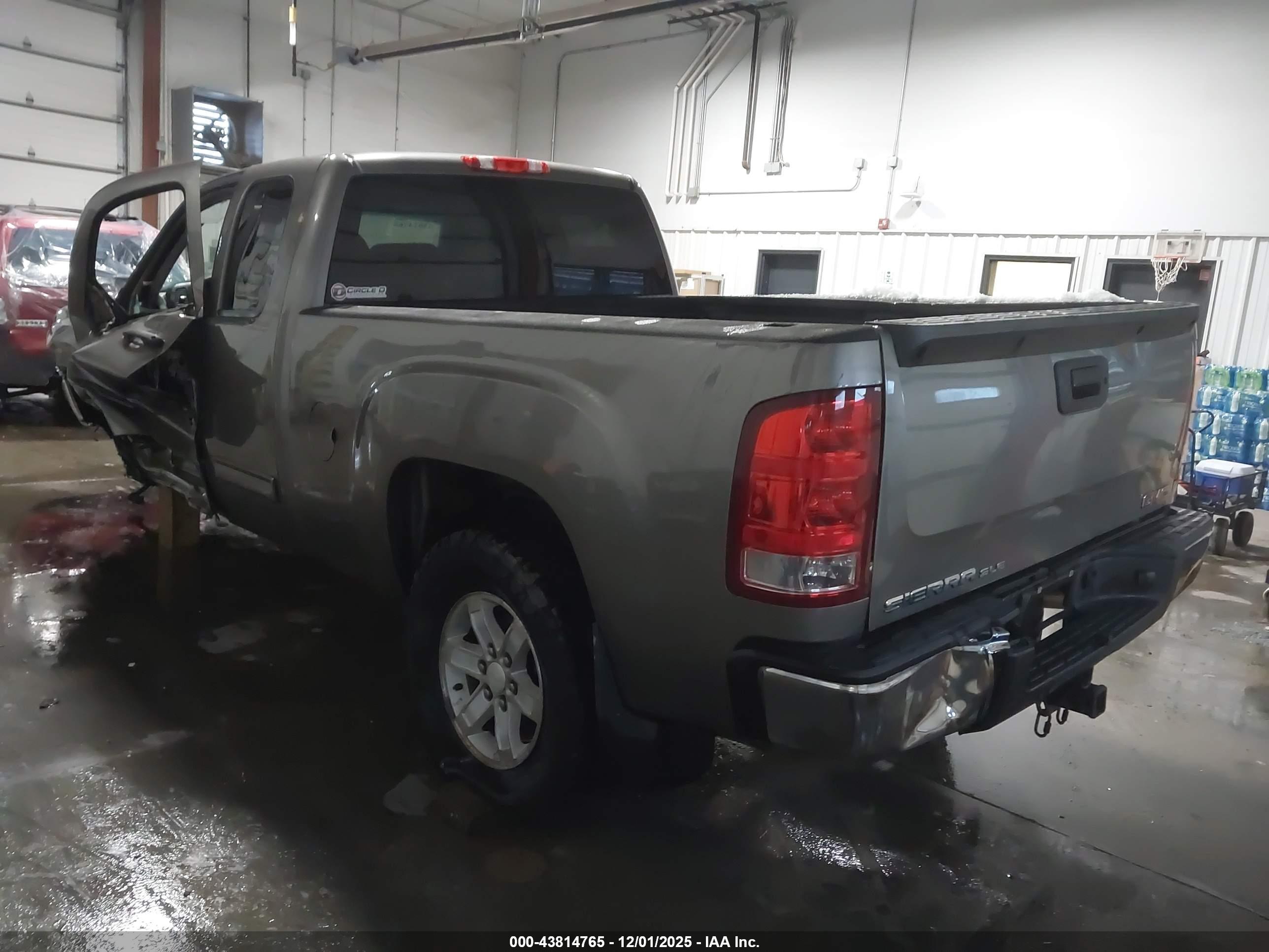 GMC SIERRA image 3