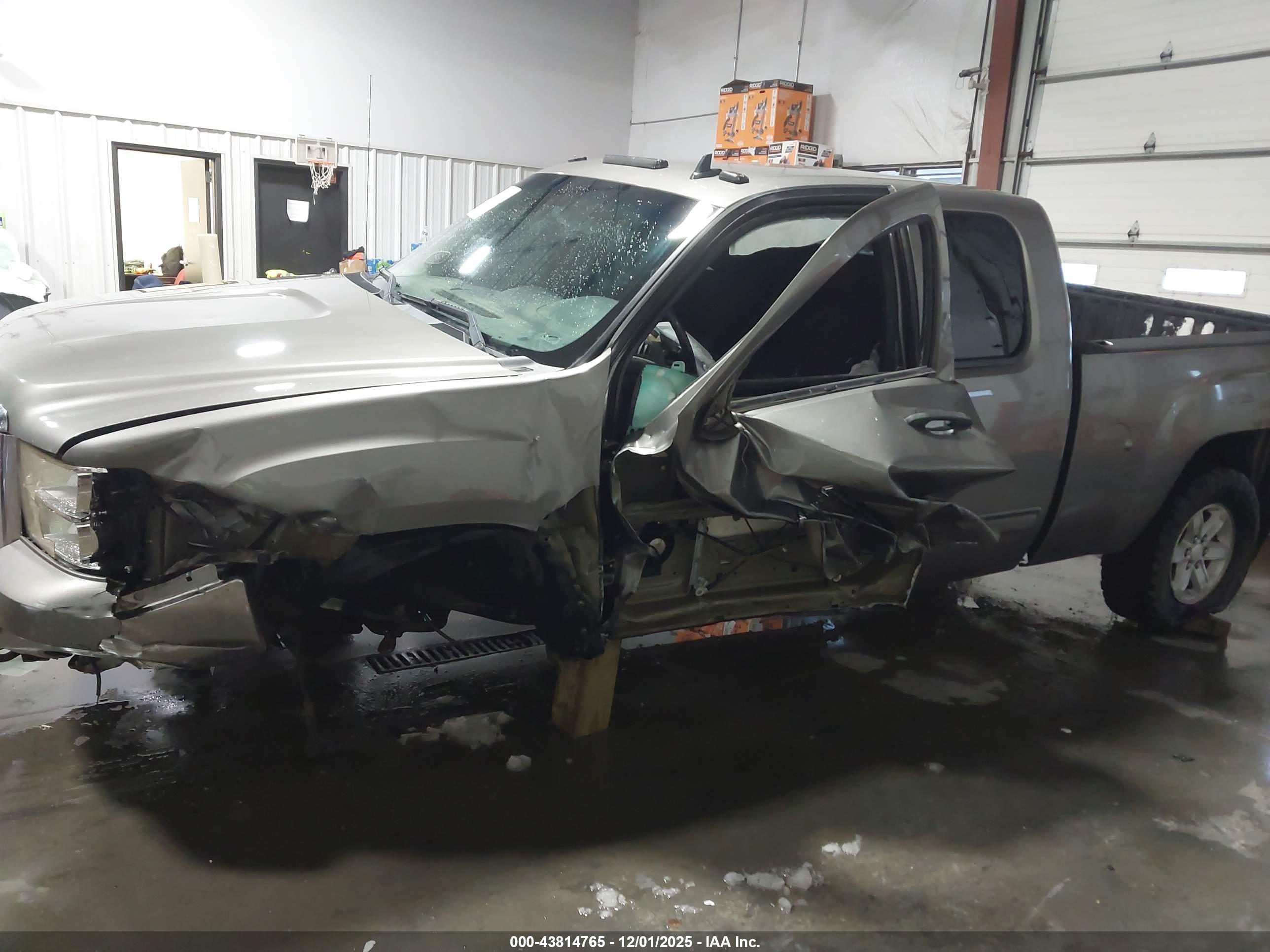 GMC SIERRA image 6