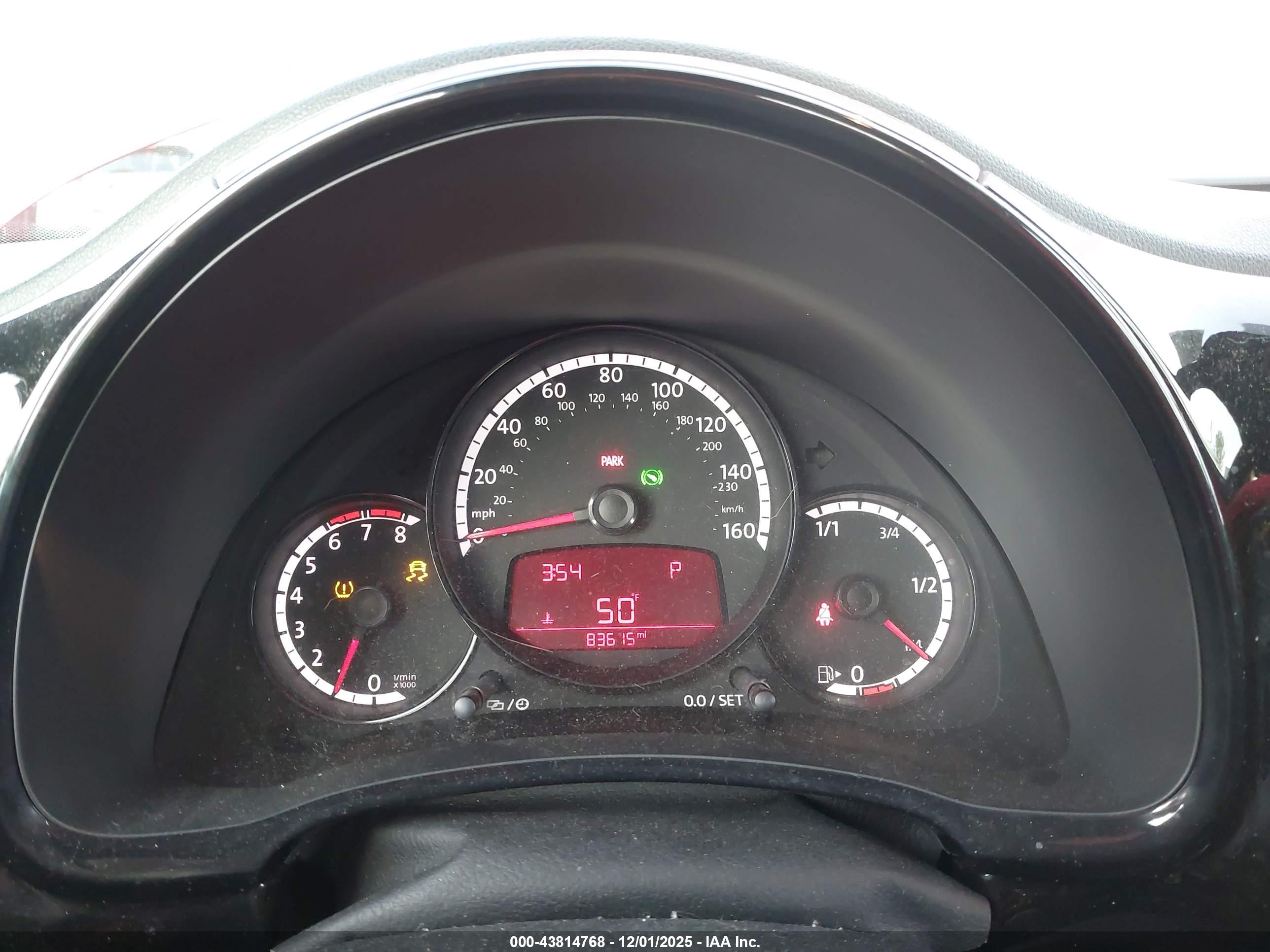 VOLKSWAGEN BEETLE image 7