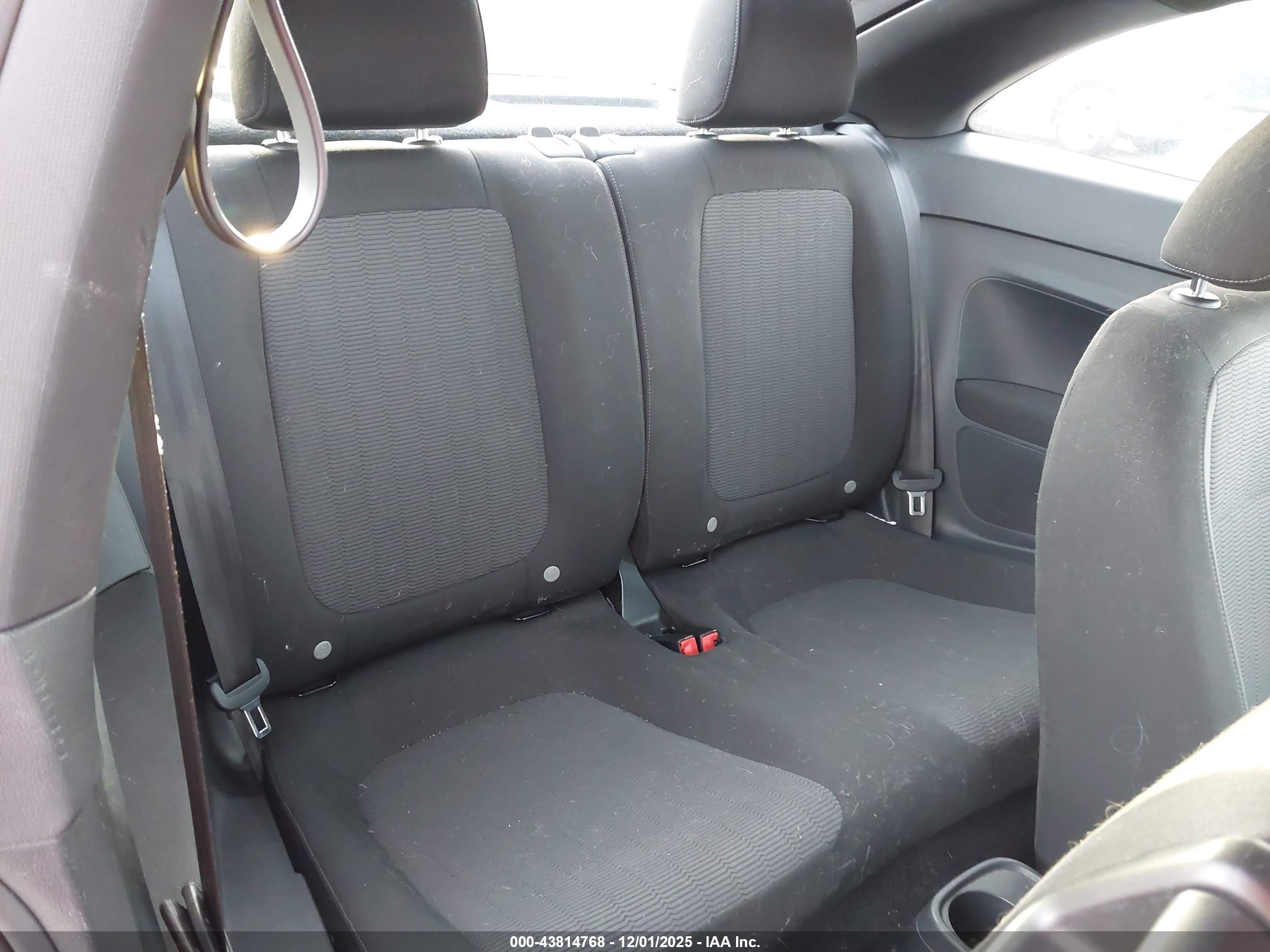 VOLKSWAGEN BEETLE image 8