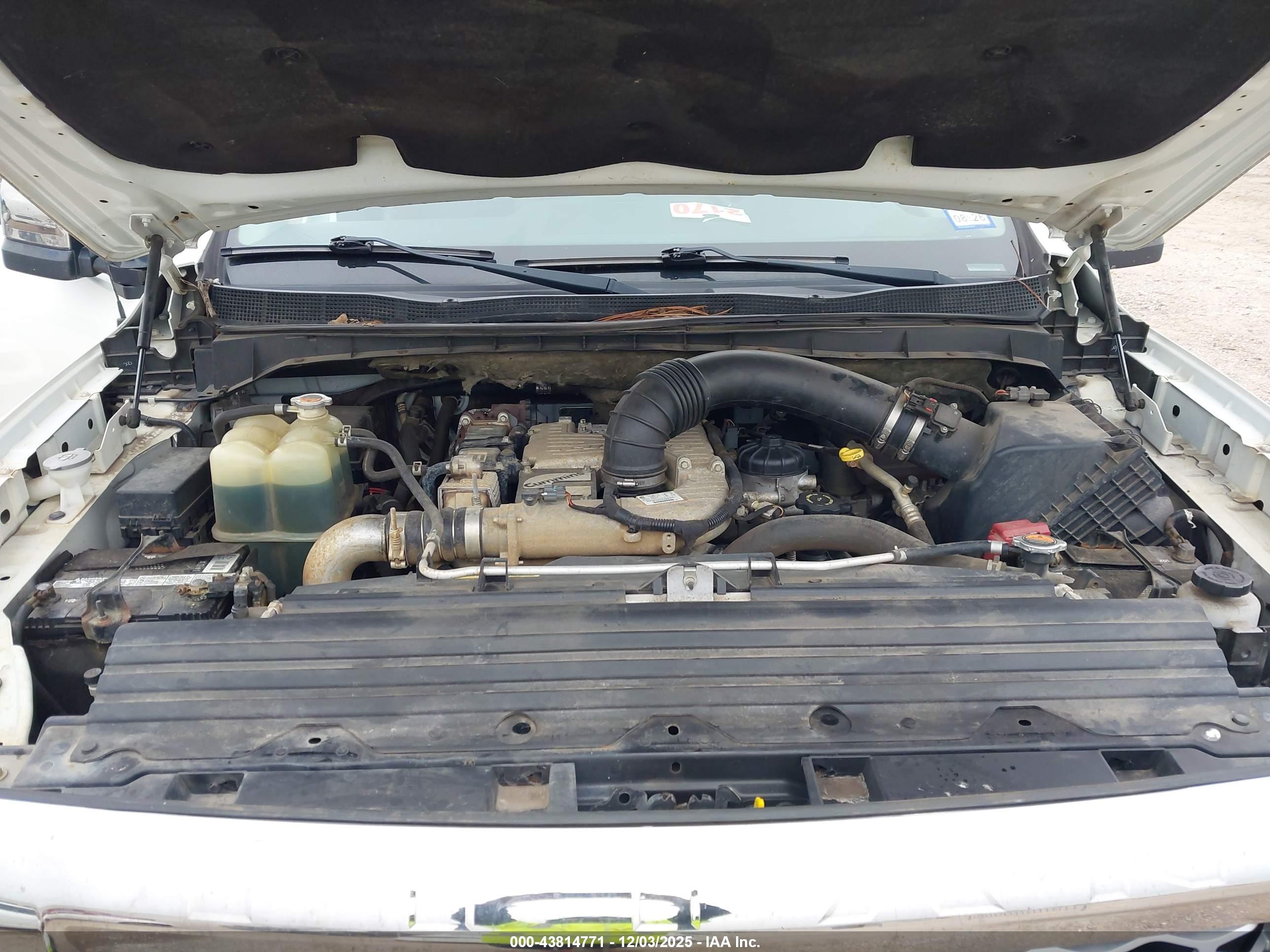 NISSAN TITAN image 10