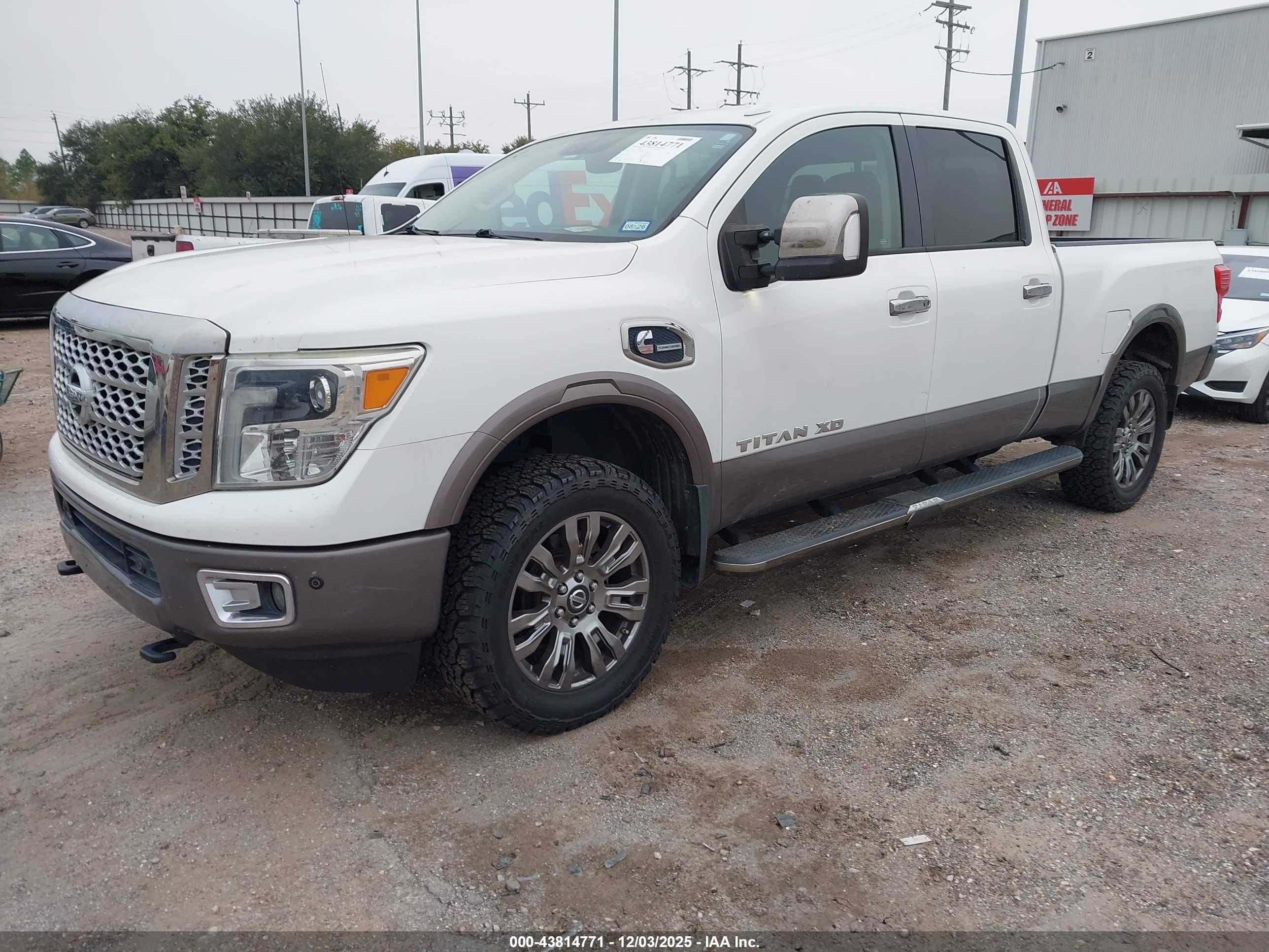 NISSAN TITAN image 2