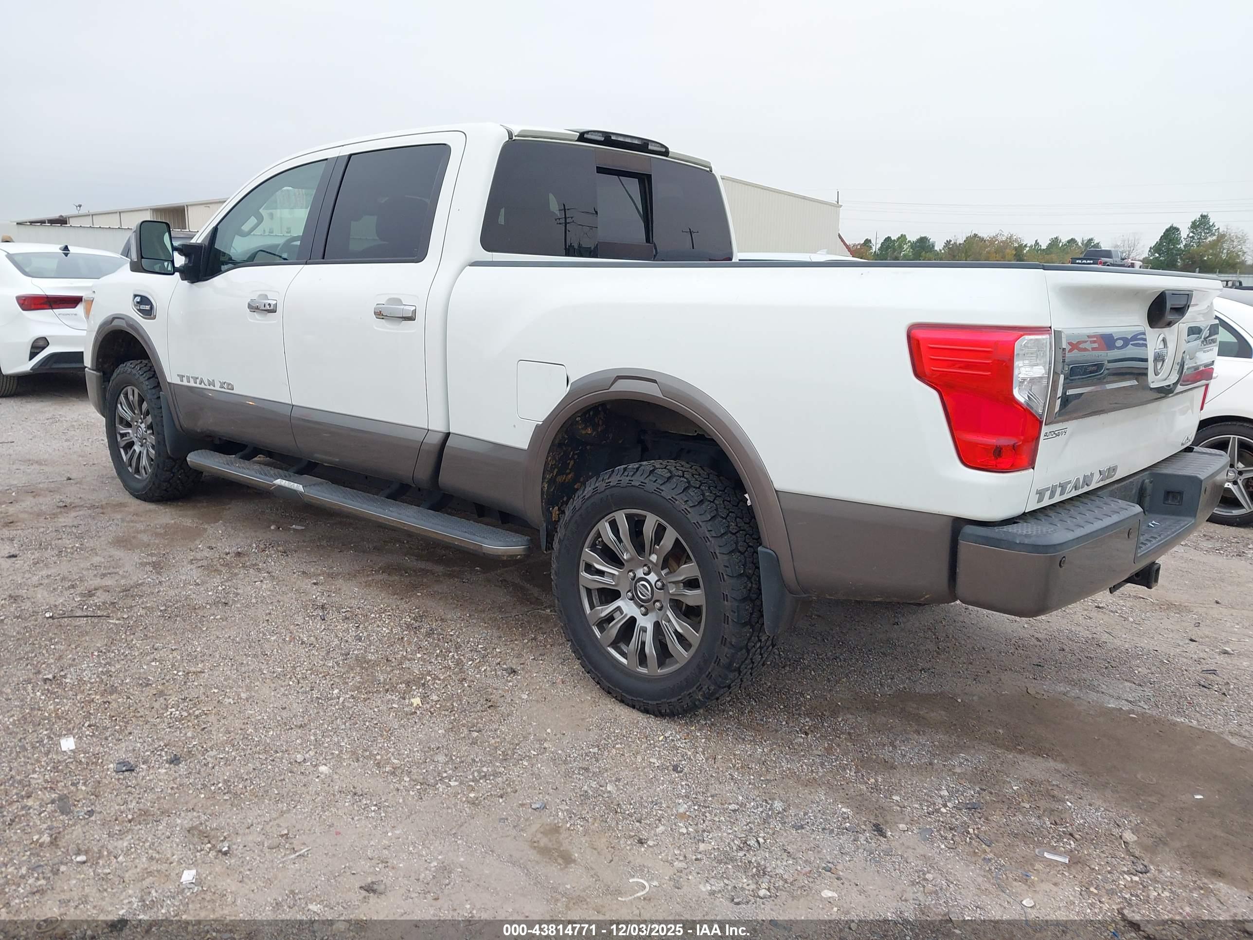 NISSAN TITAN image 3
