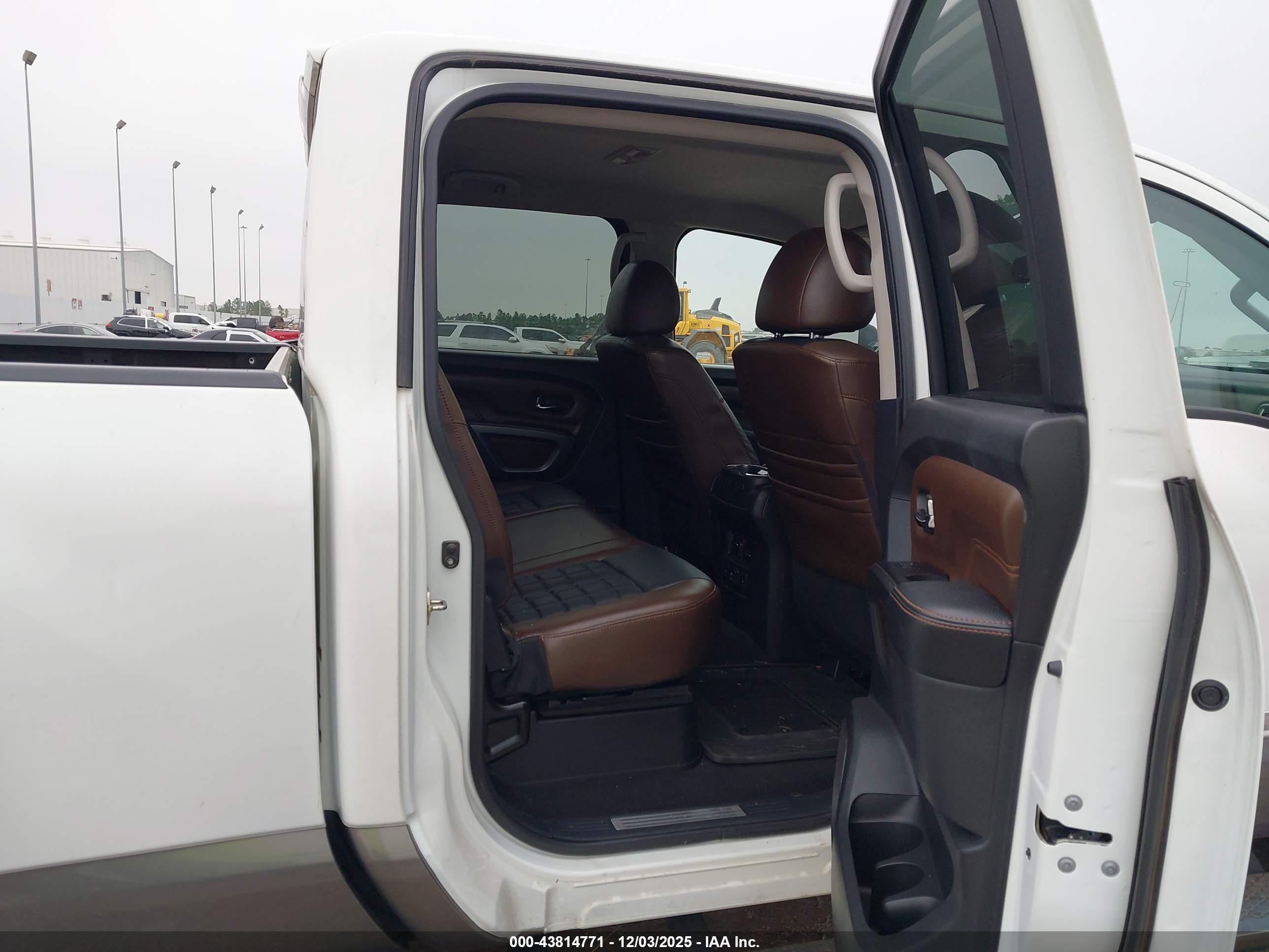 NISSAN TITAN image 8
