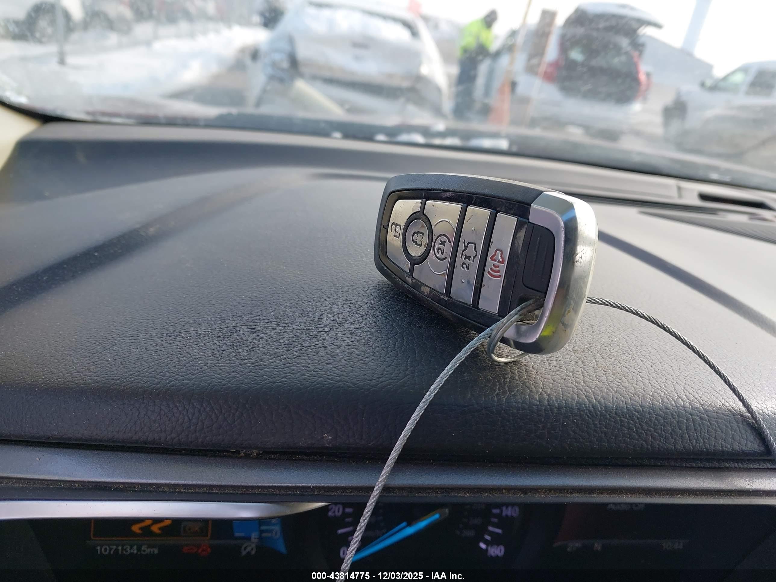 FORD FUSION image 11
