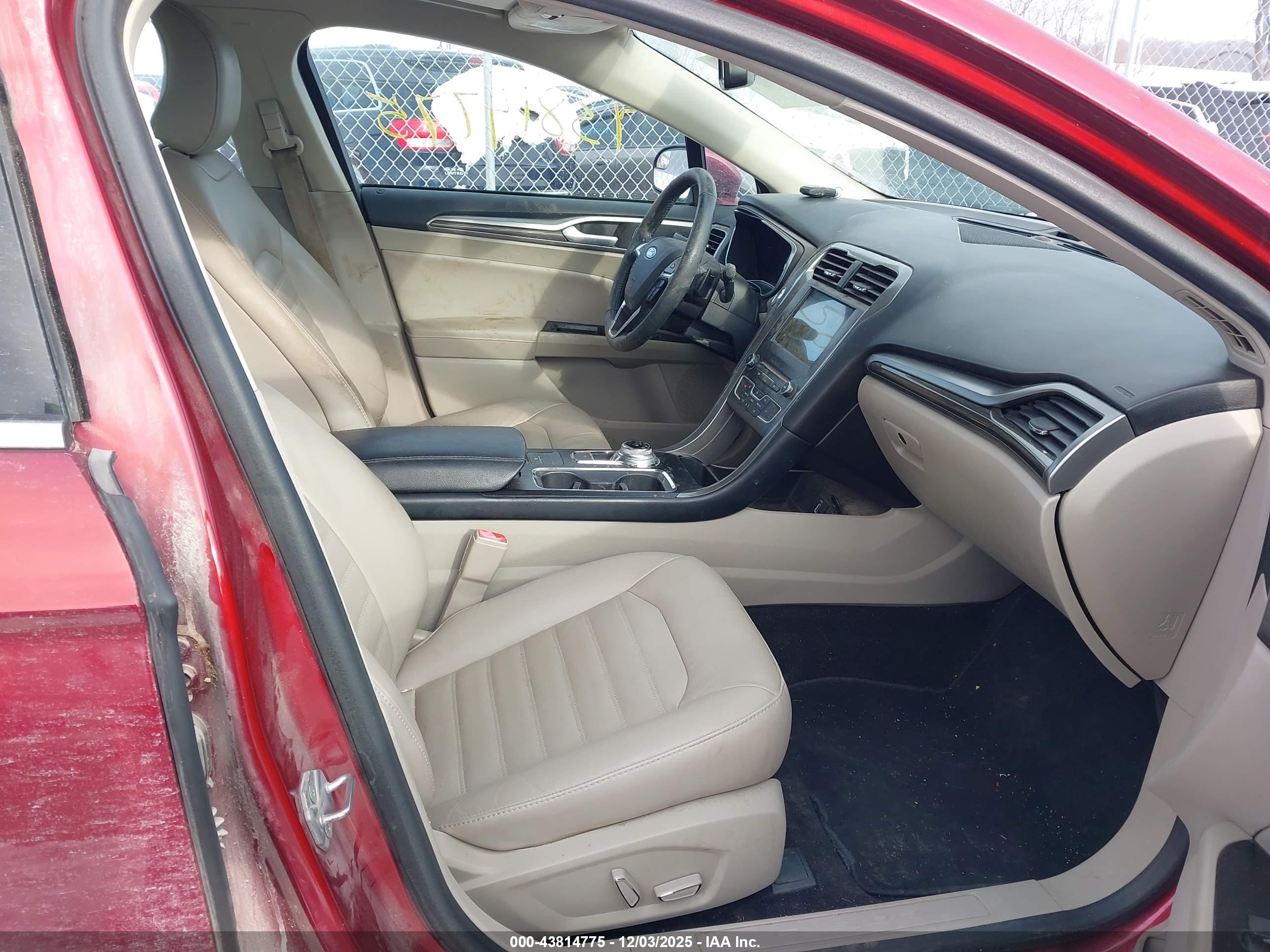 FORD FUSION image 5