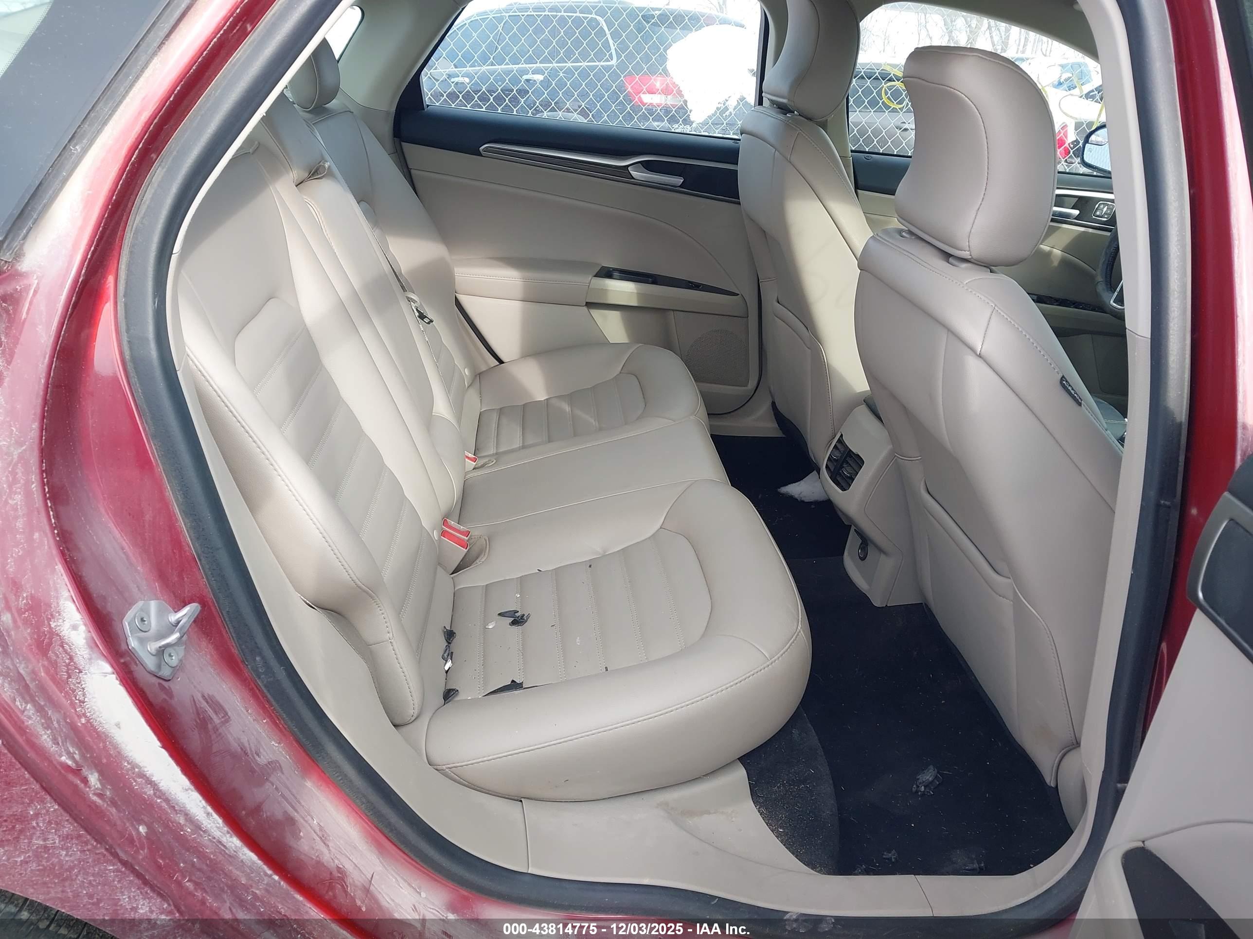 FORD FUSION image 8