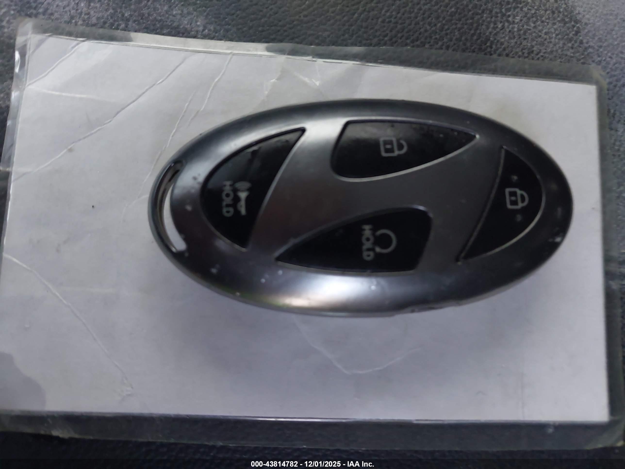 HYUNDAI TUCSON image 11