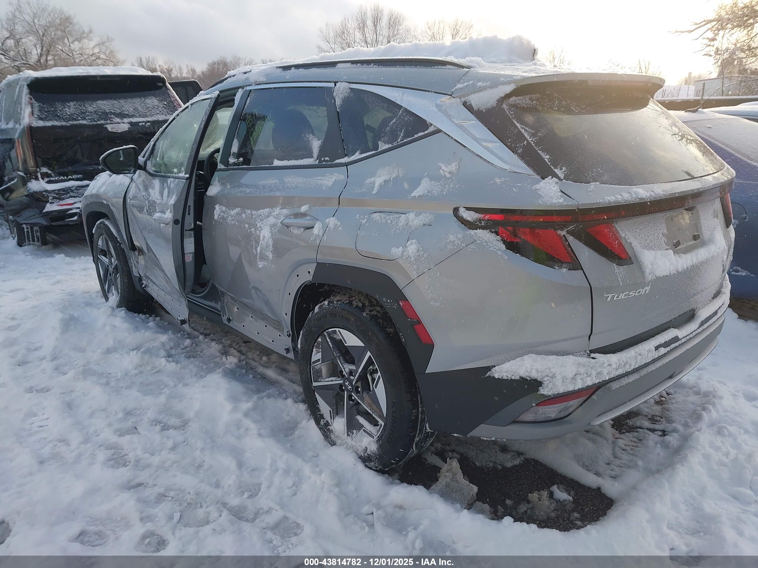 HYUNDAI TUCSON image 3