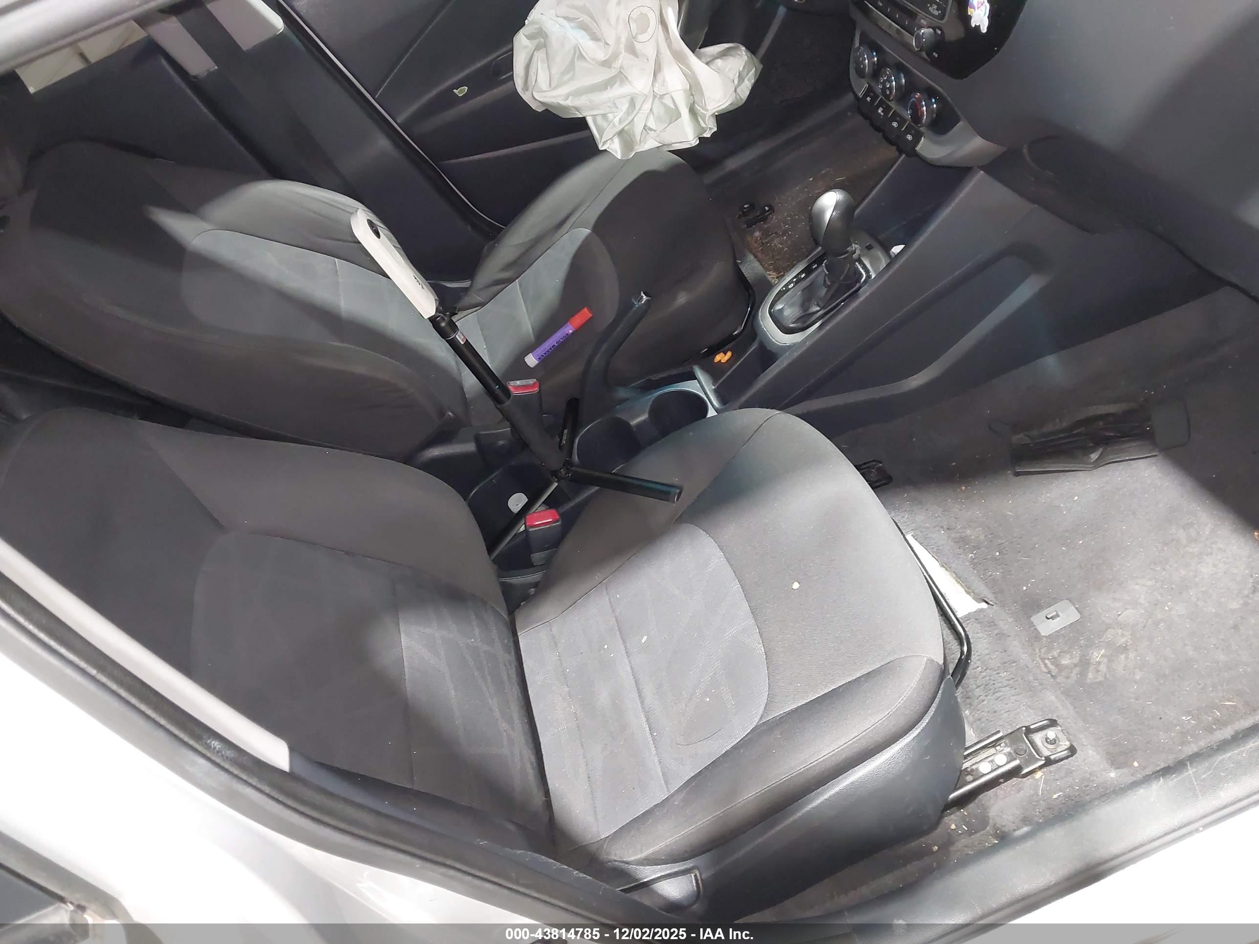 KIA RIO image 5