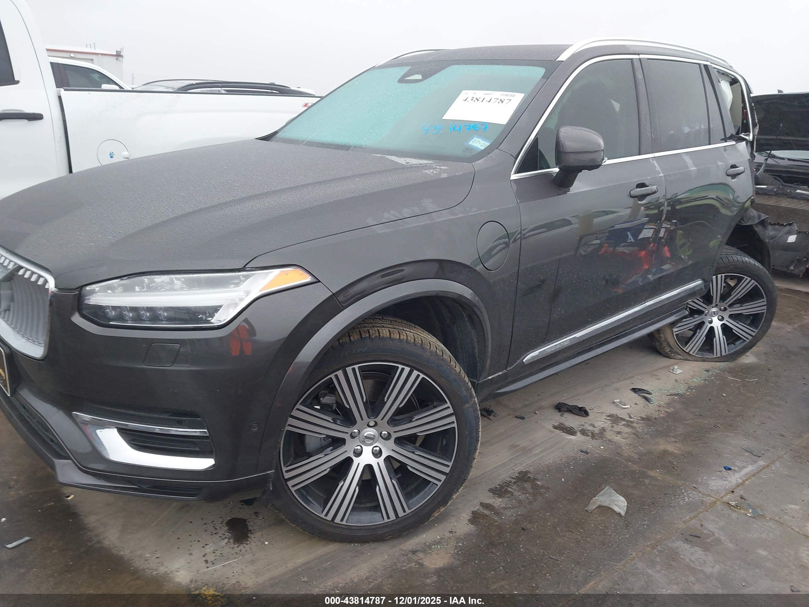 VOLVO XC90 image 2