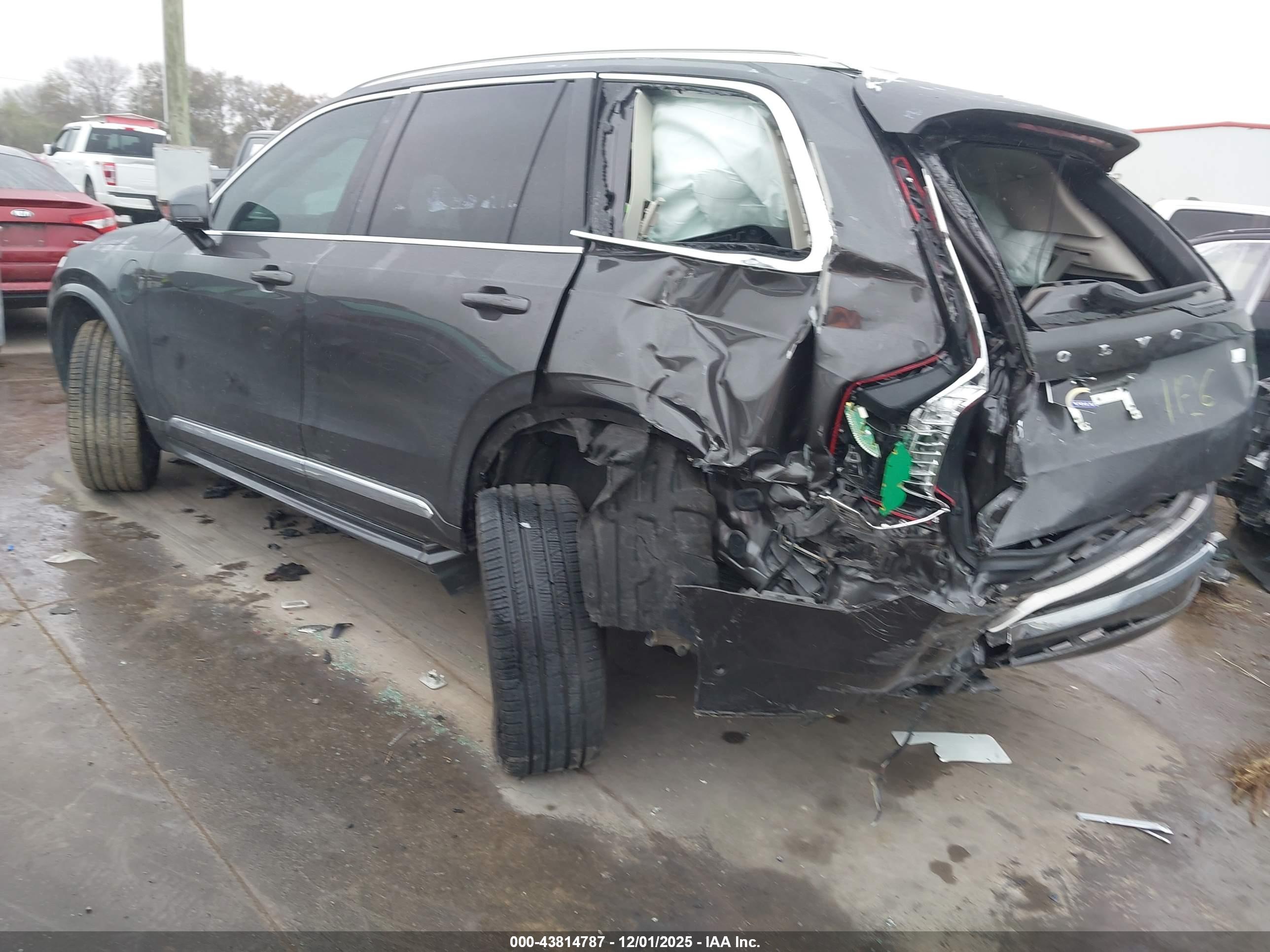 VOLVO XC90 image 3