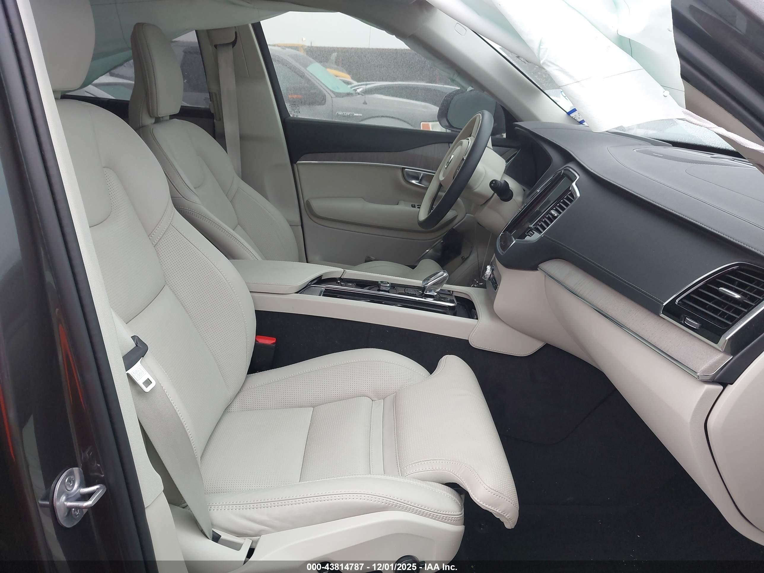 VOLVO XC90 image 5