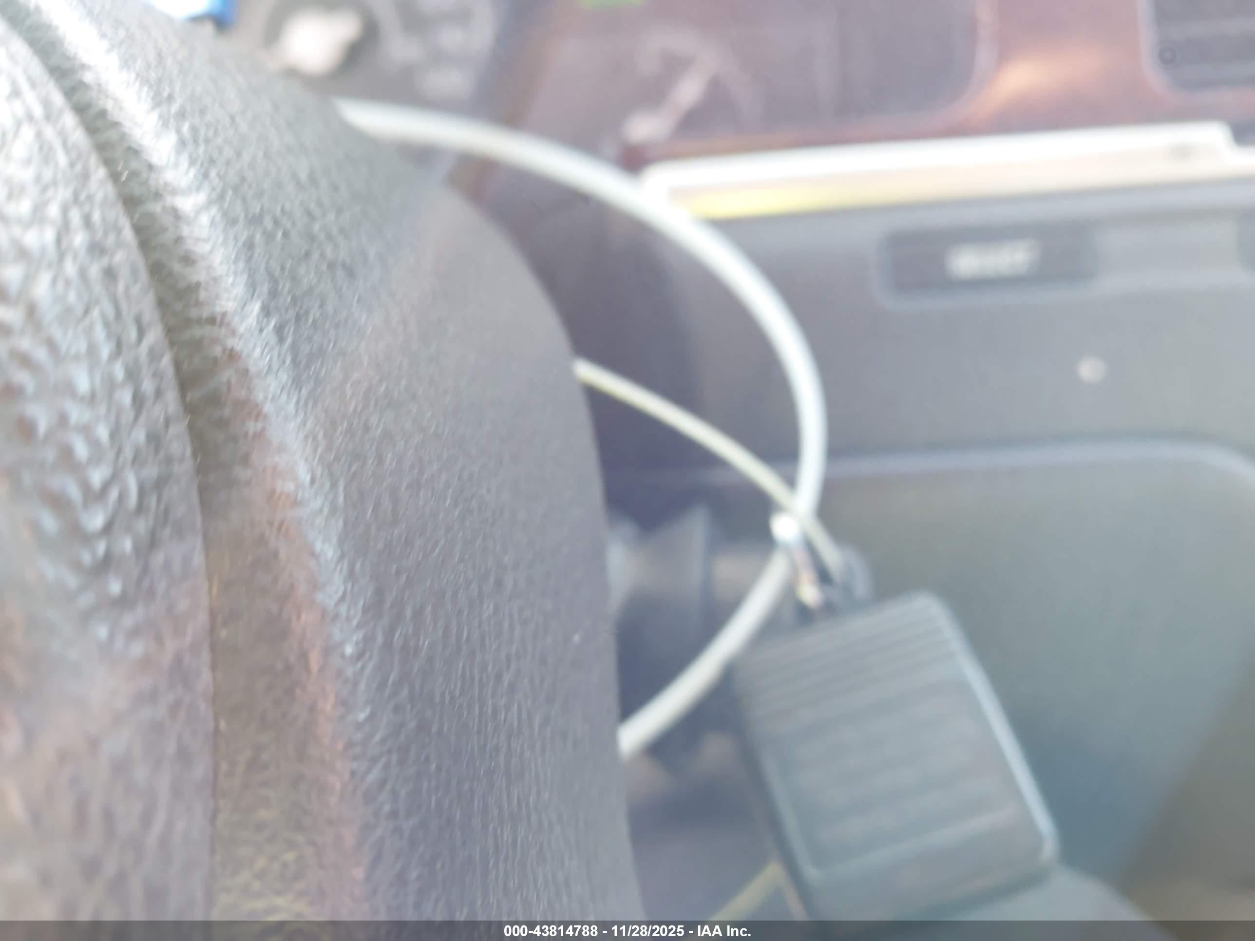 LINCOLN TOWN image 11