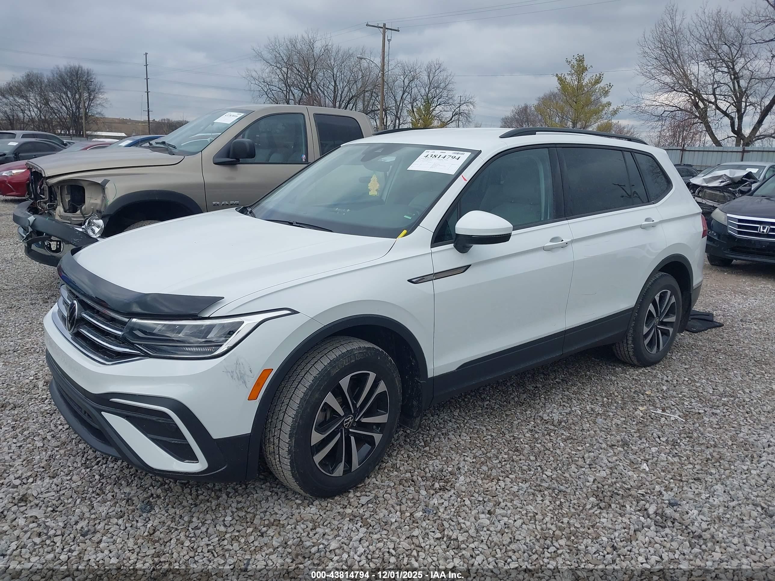 VOLKSWAGEN TIGUAN image 2