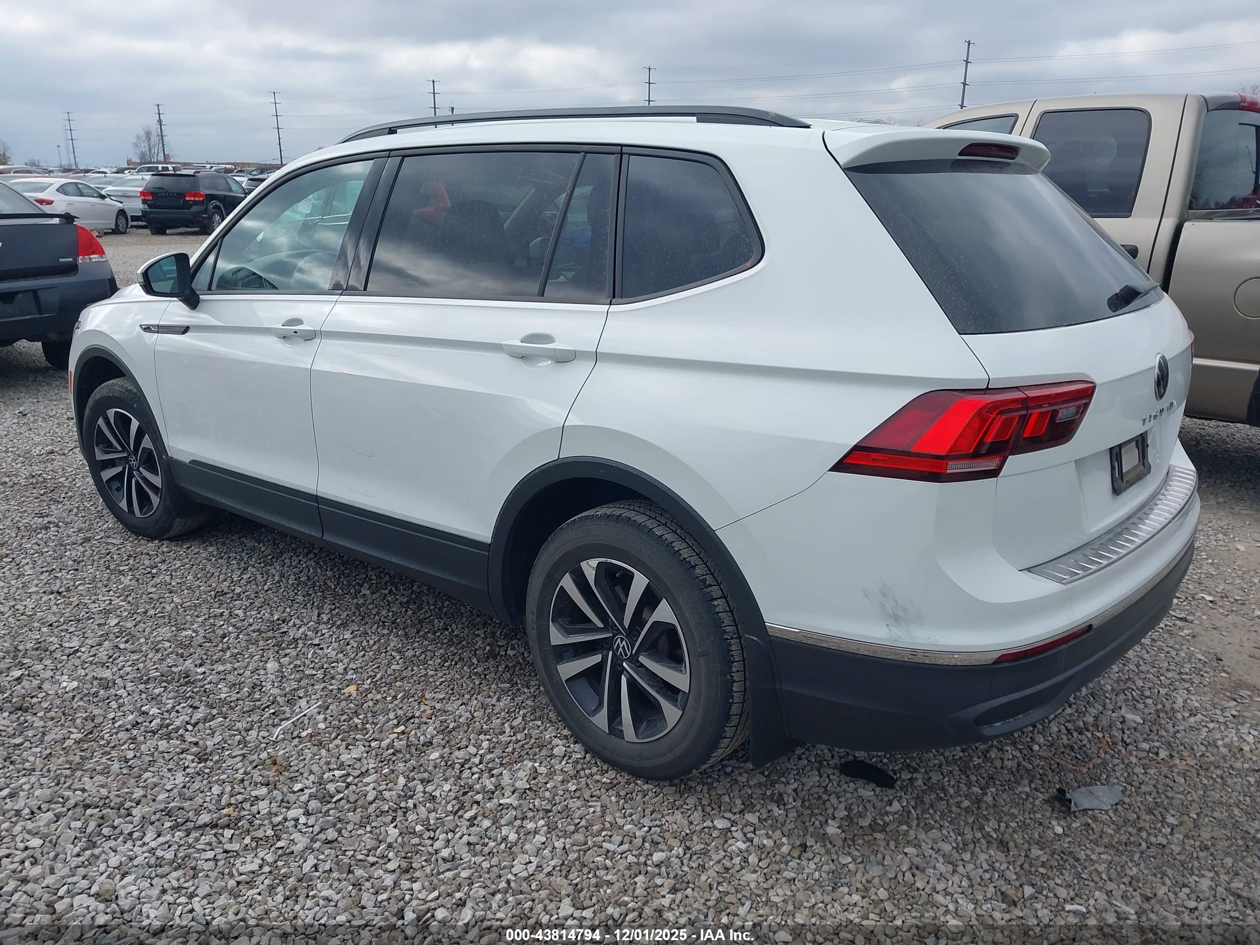VOLKSWAGEN TIGUAN image 3