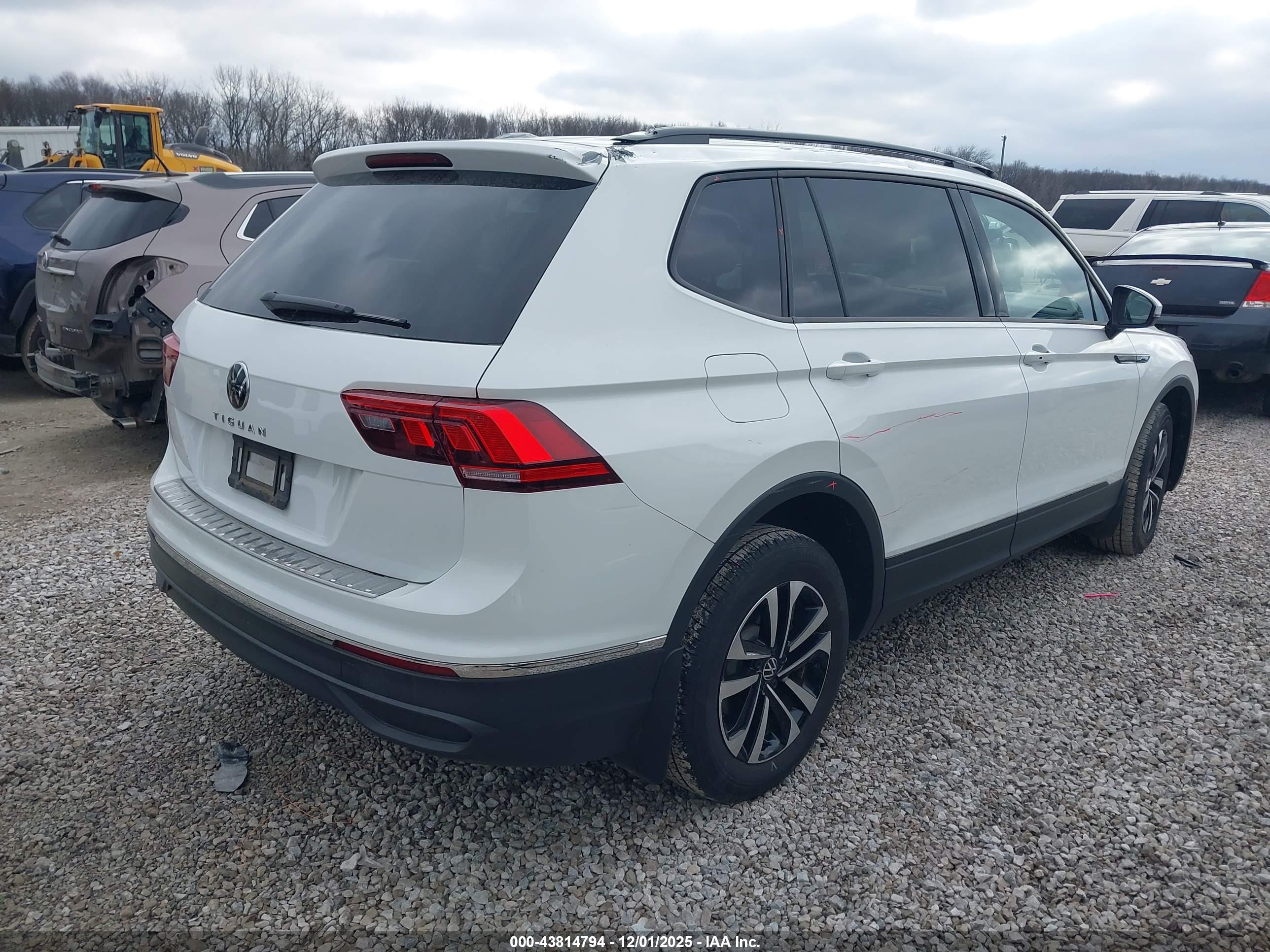 VOLKSWAGEN TIGUAN image 4