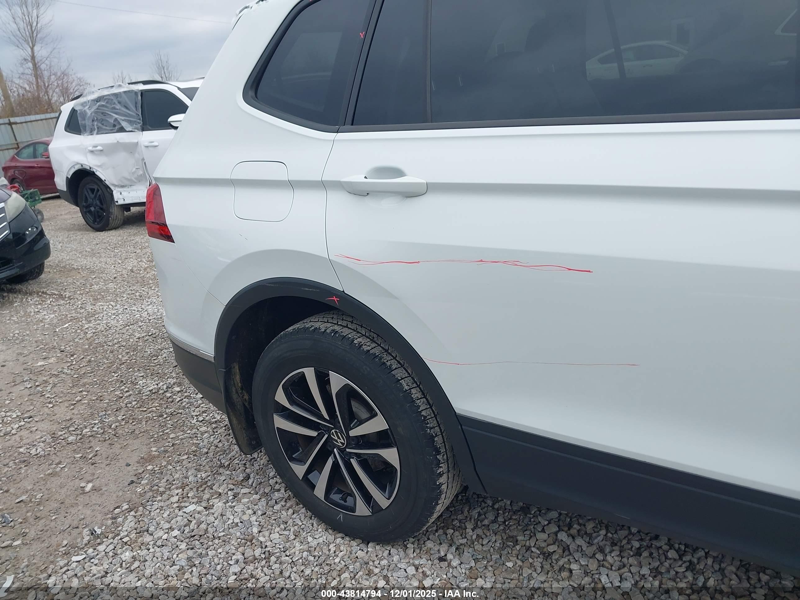 VOLKSWAGEN TIGUAN image 6