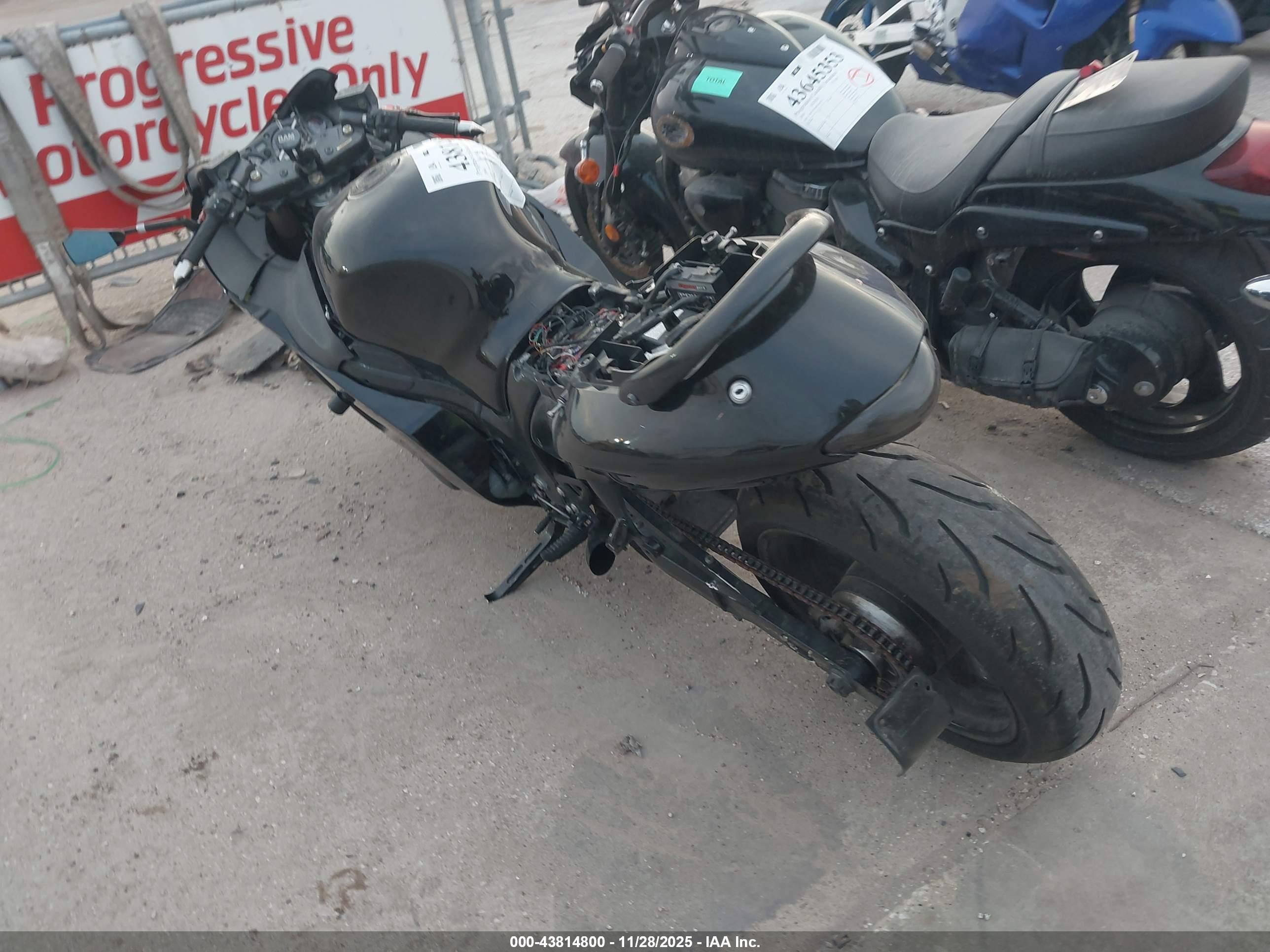 SUZUKI GSX1300 image 3