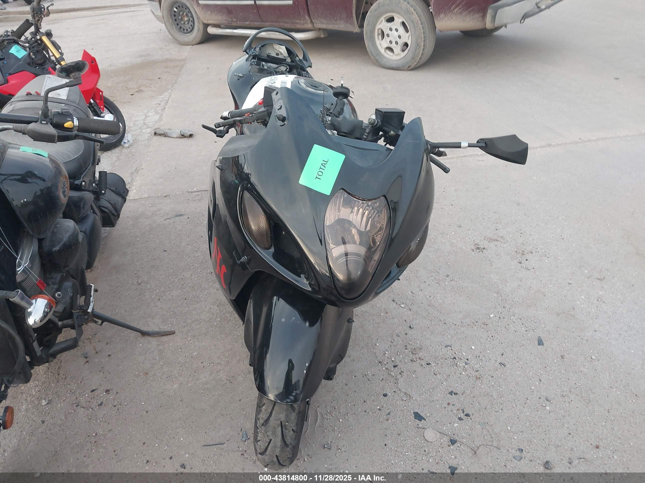 SUZUKI GSX1300 image 5