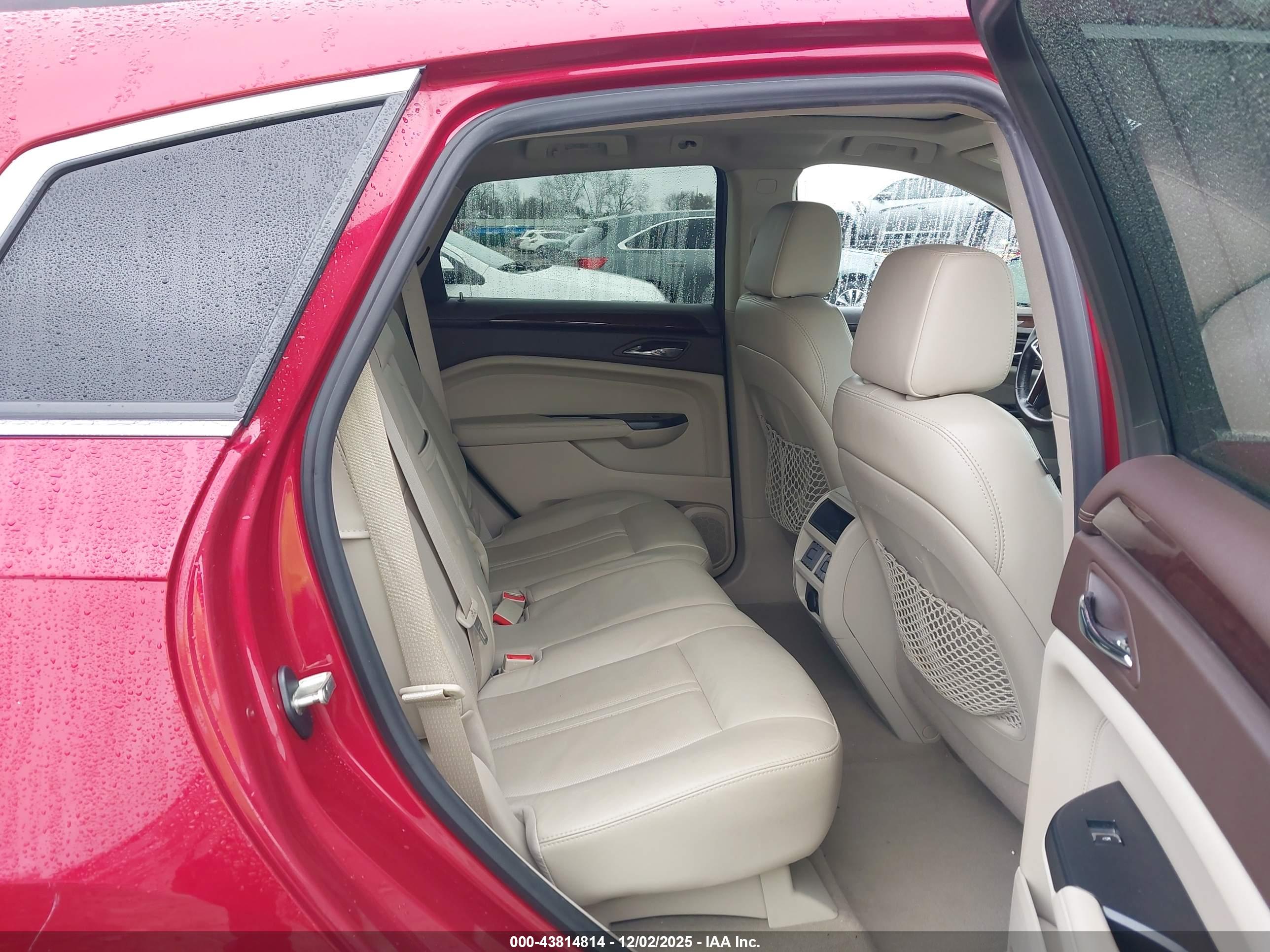 CADILLAC SRX image 8