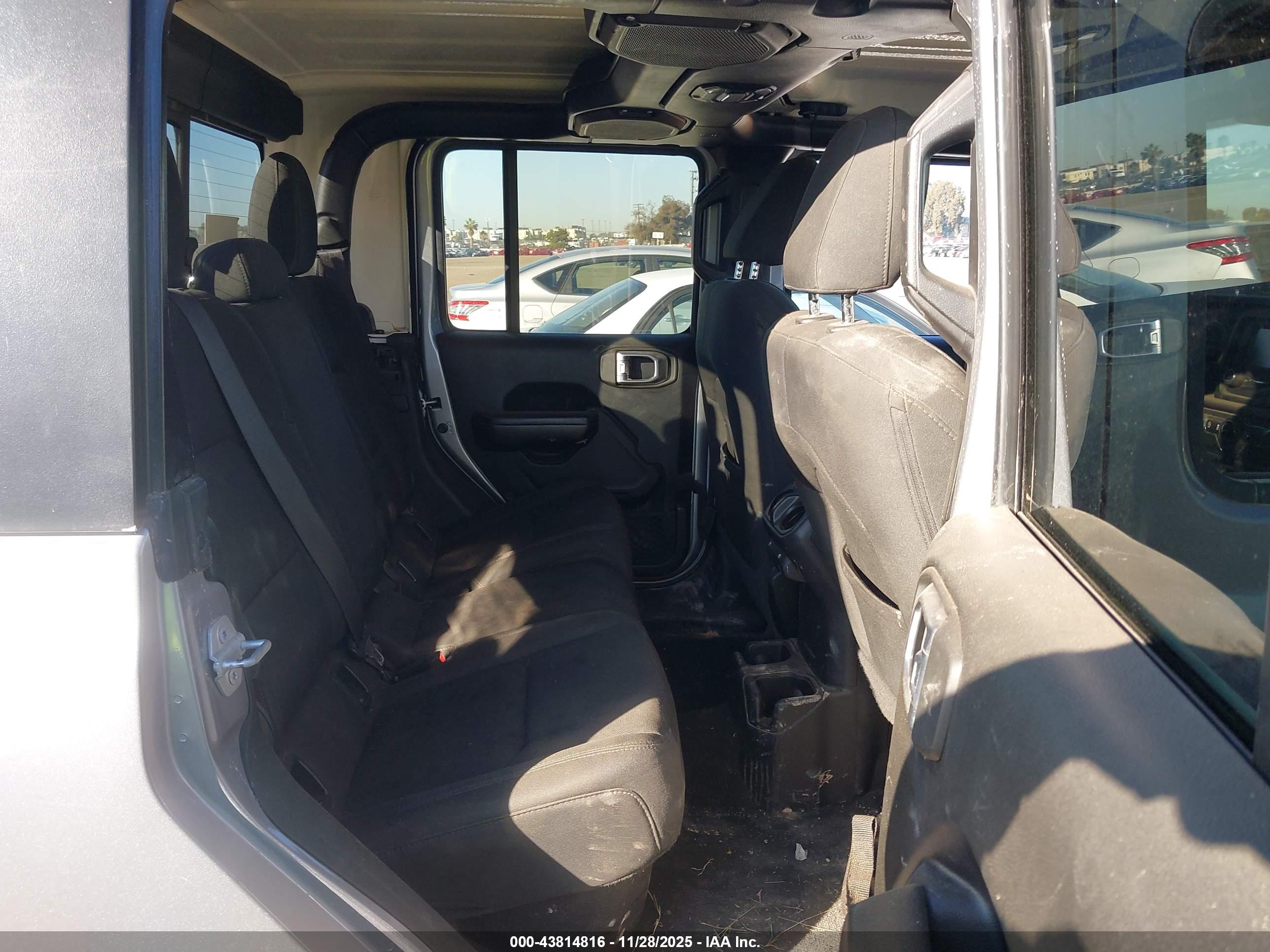 JEEP GLADIATOR image 8
