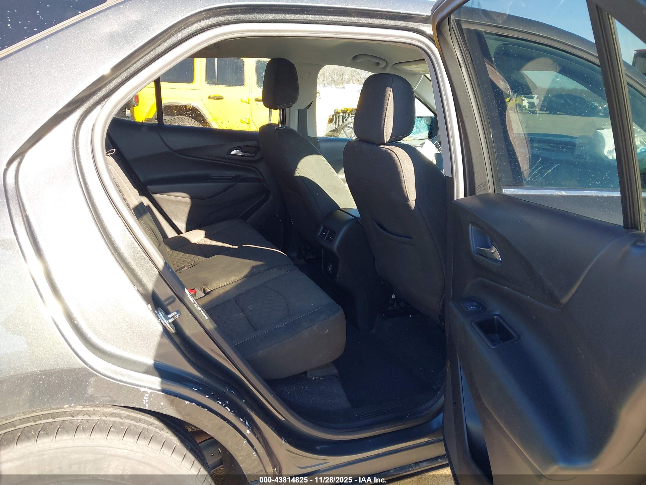 CHEVROLET EQUINOX image 8