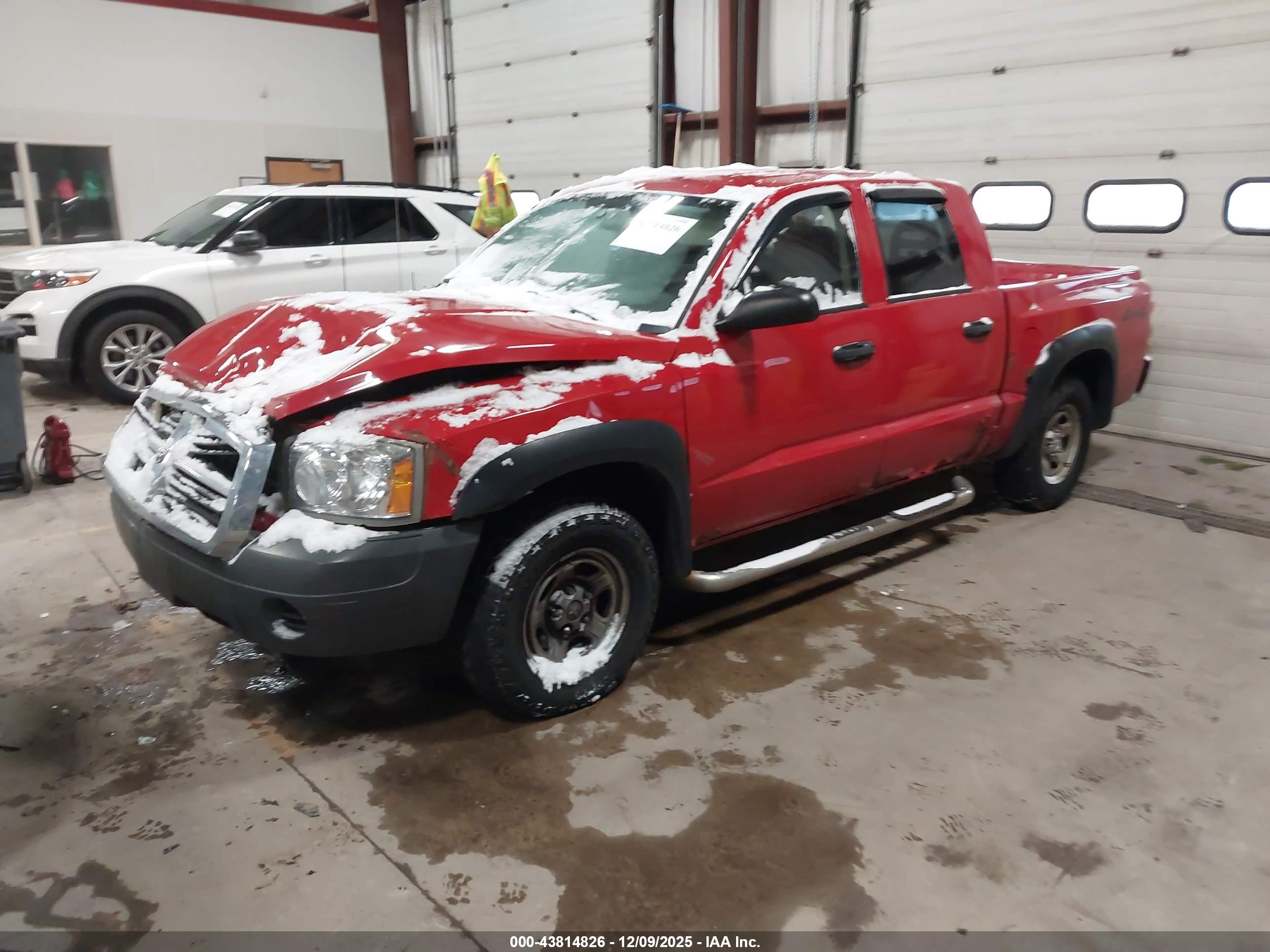 DODGE DAKOTA image 2