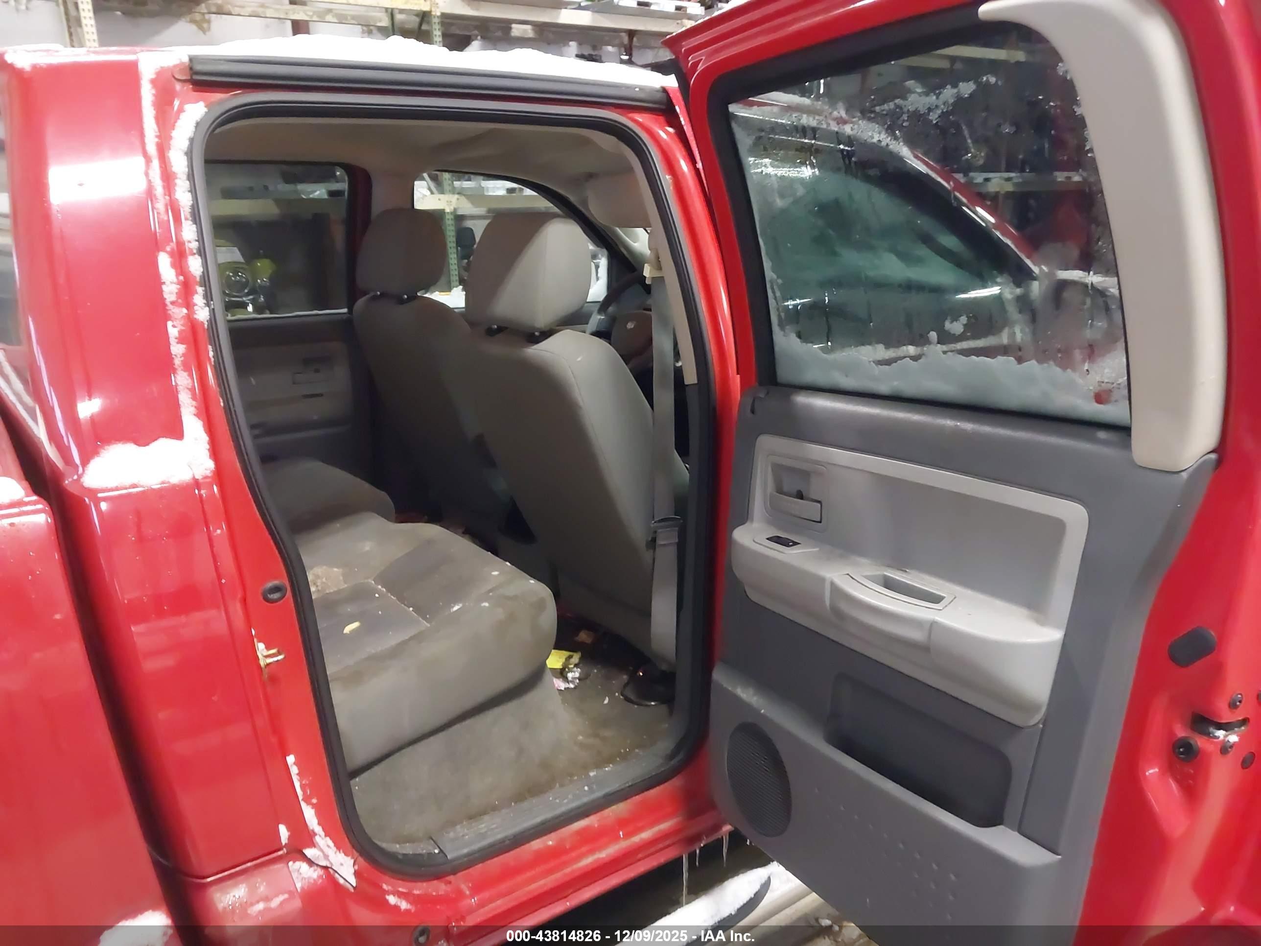 DODGE DAKOTA image 8