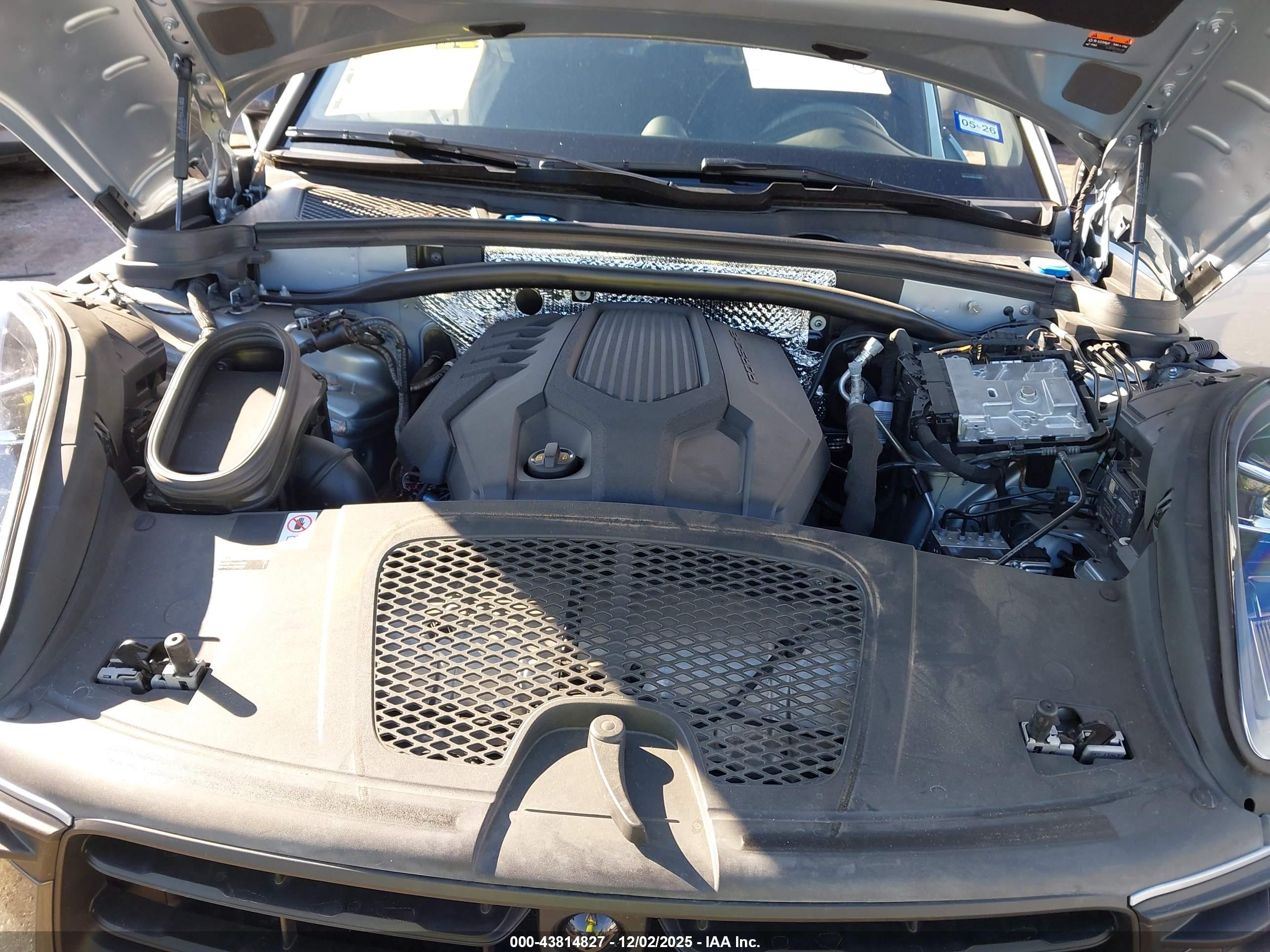 PORSCHE MACAN image 10