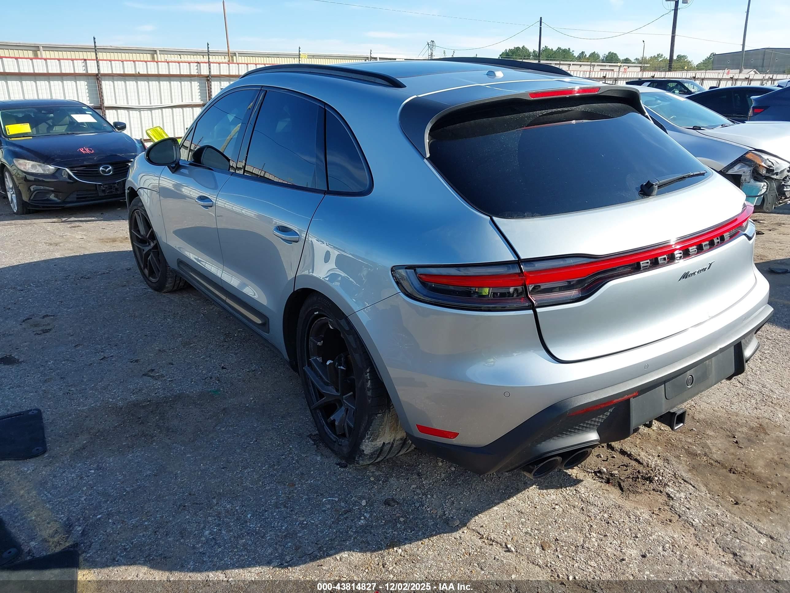 PORSCHE MACAN image 3