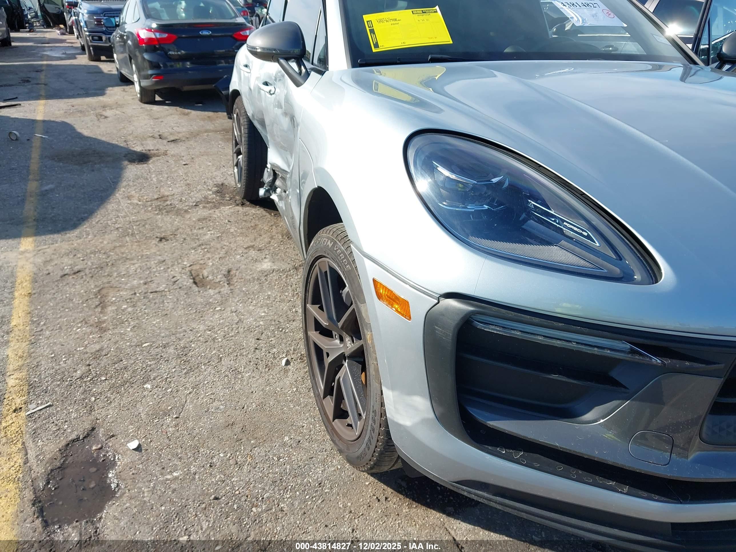 PORSCHE MACAN image 6