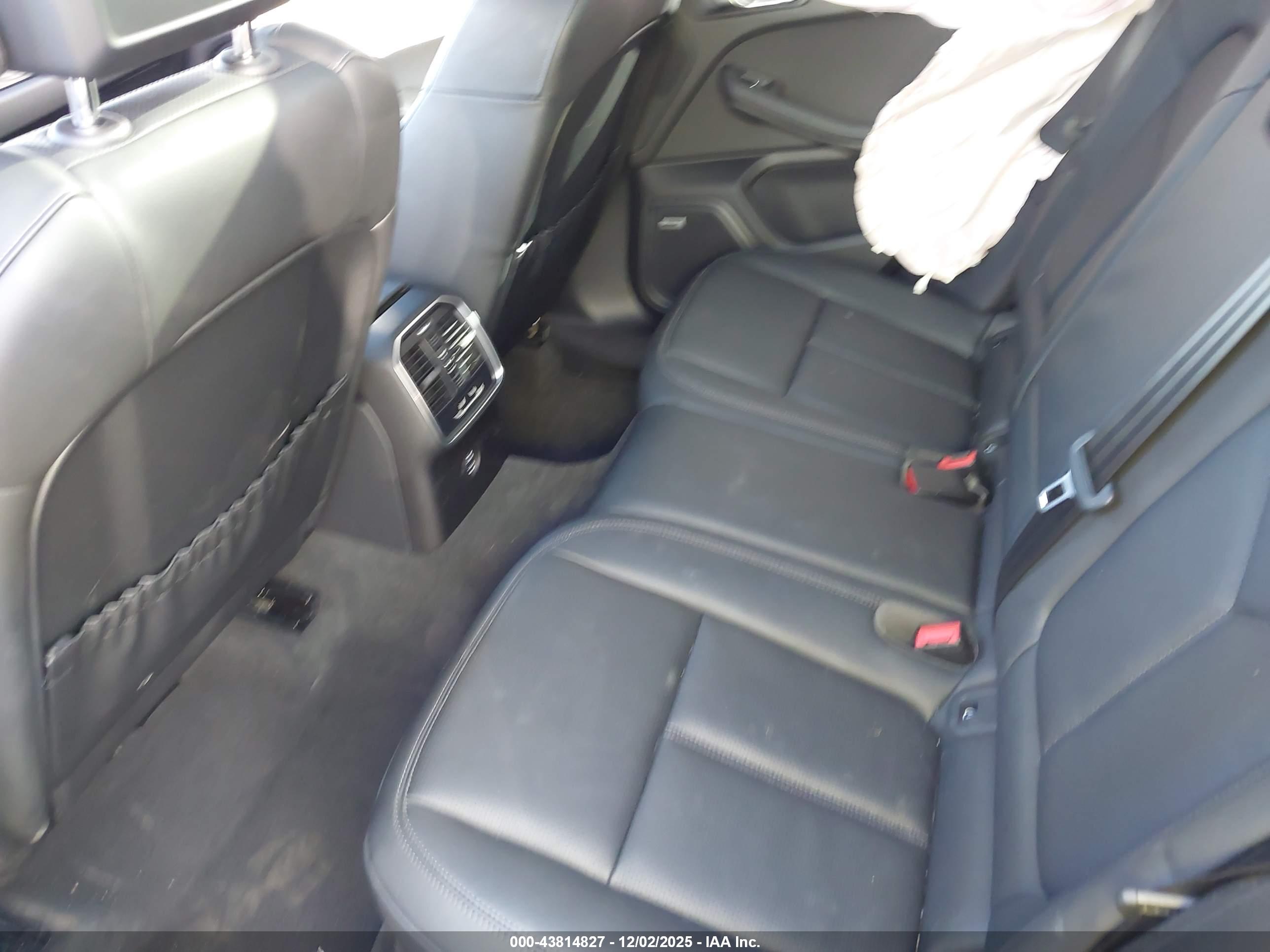 PORSCHE MACAN image 8